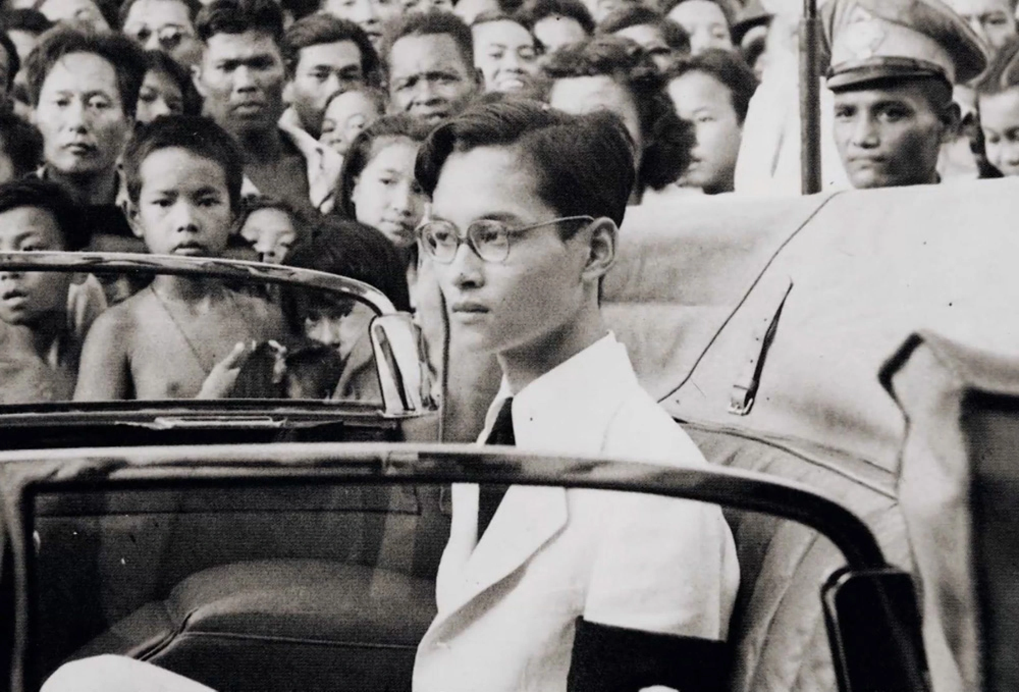 The world pays tribute