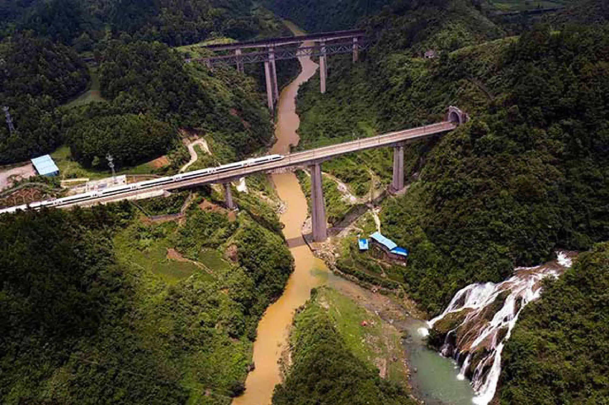 Faster to Yunnan with new high-speed rail