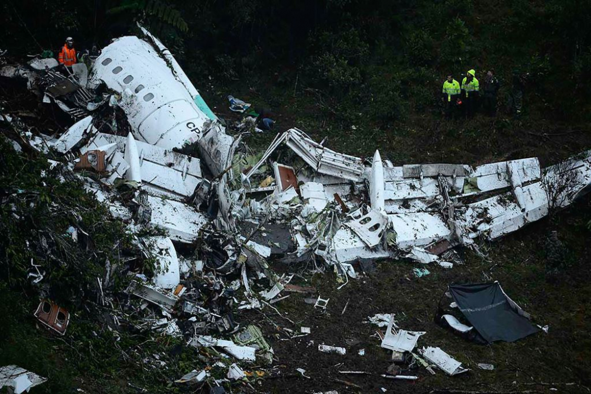 Football mourns as plane crash kills Brazilian players