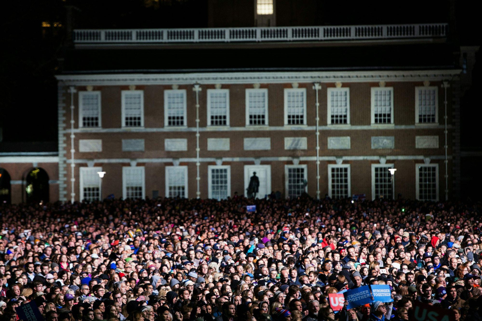 Obamas join Clinton at Philadelphia rally