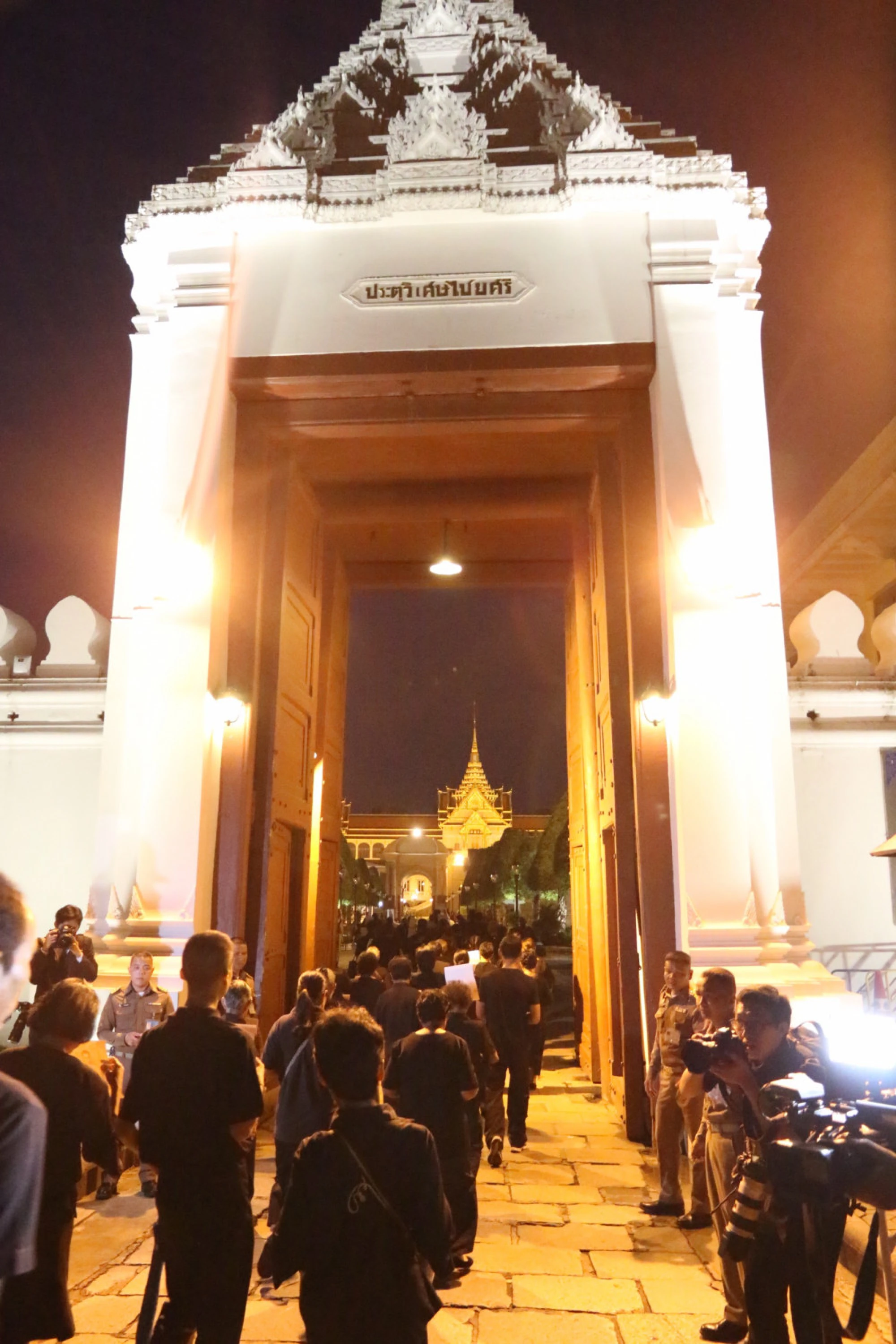 First day of homage paying in front of Royal Urn