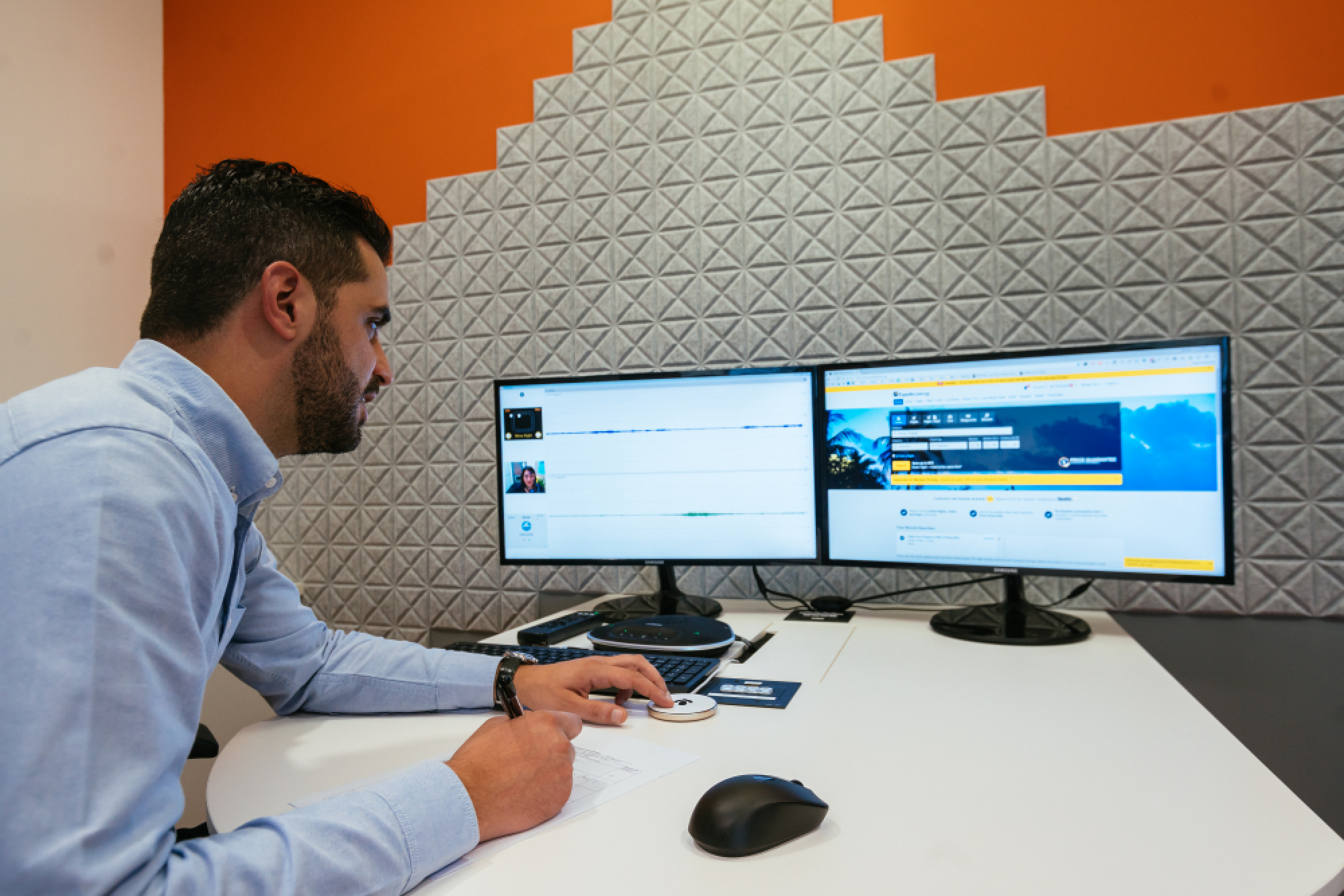 Expedia returns its browsers’ gaze