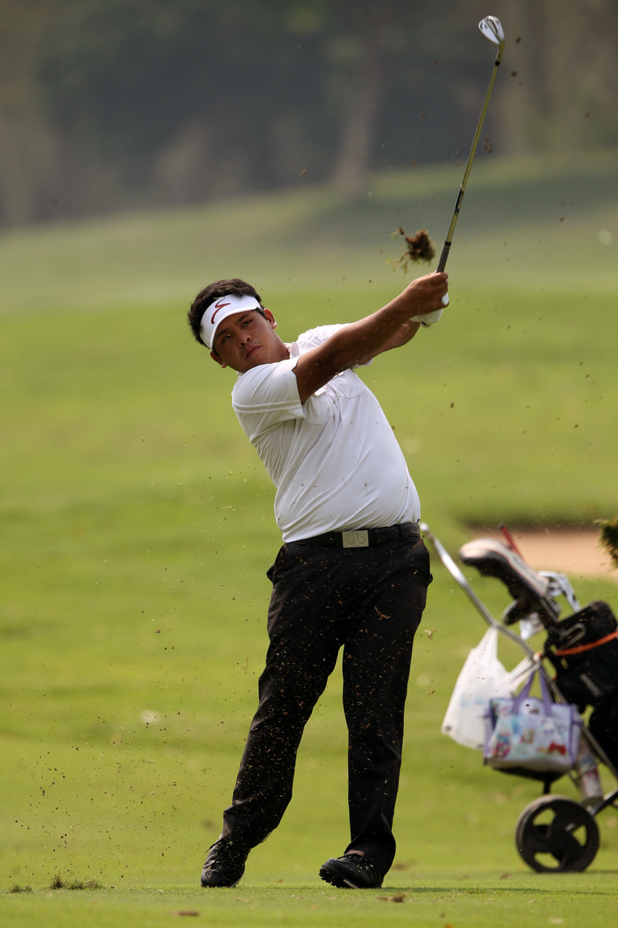 Tawit hits a sizzling 64 to share lead with Chanachok 