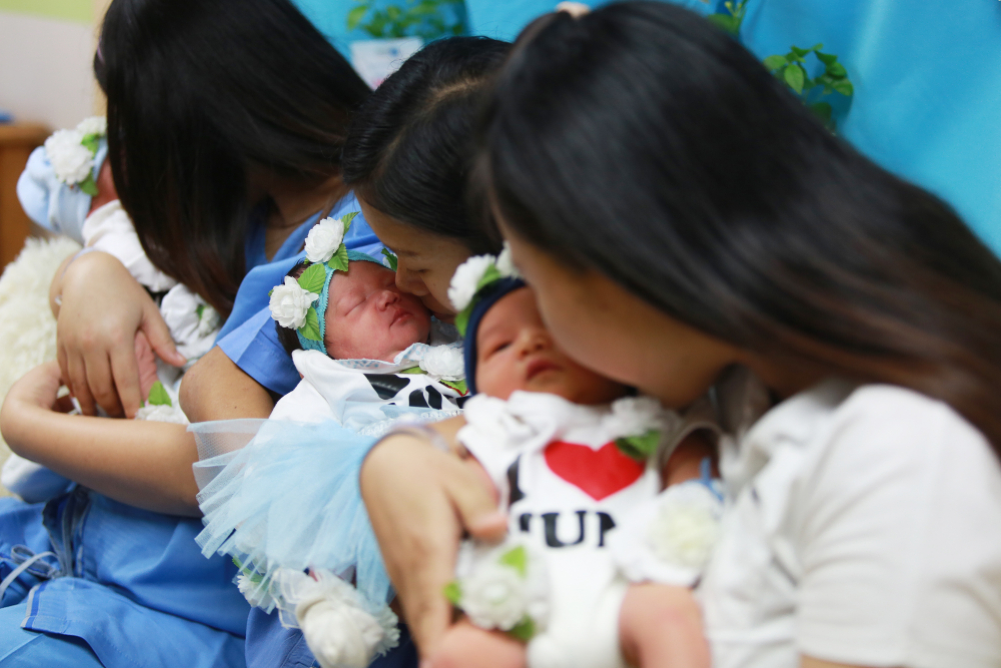 Hospital congratulates new mothers with ‘I Love Mum’ onesies