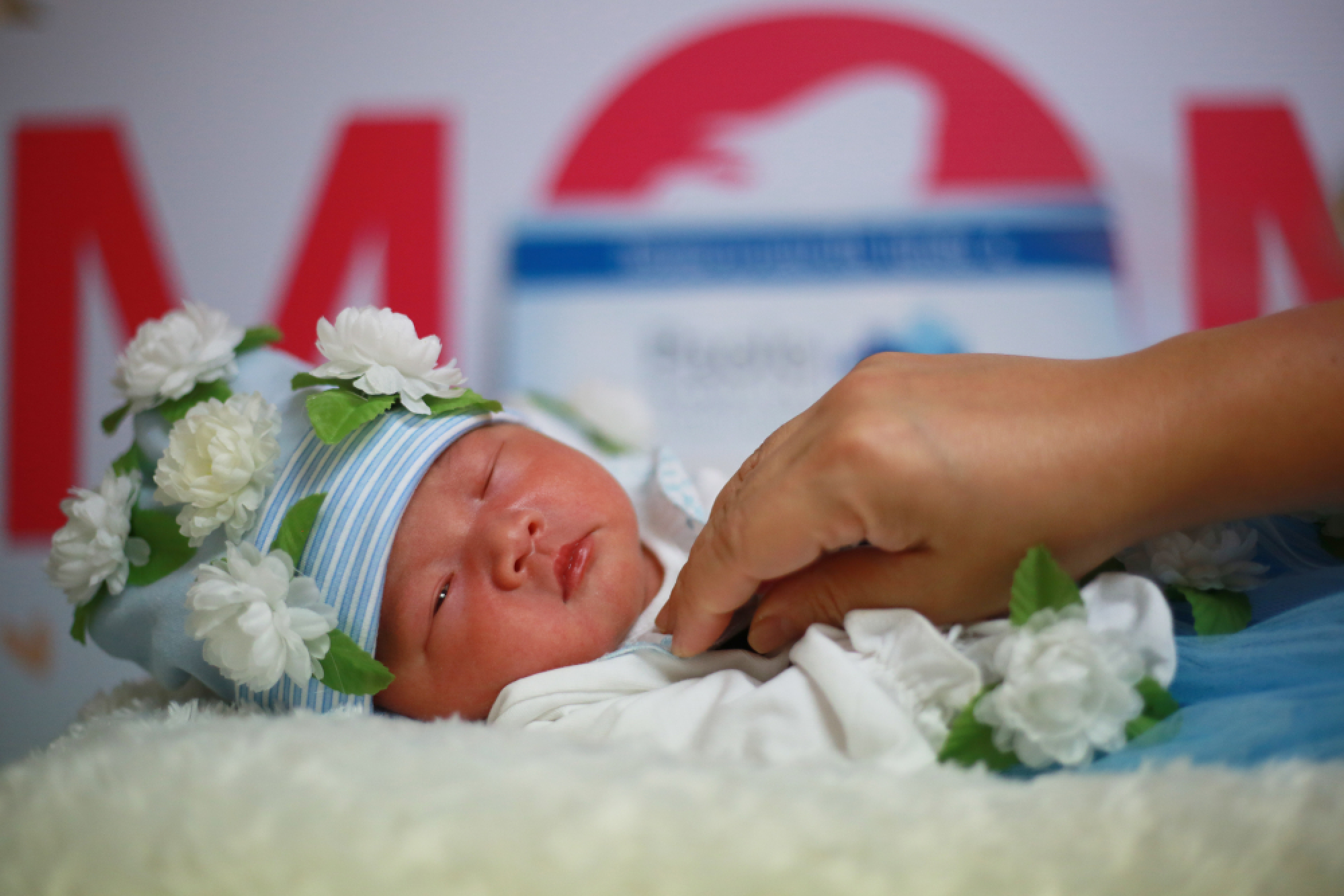 Hospital congratulates new mothers with ‘I Love Mum’ onesies