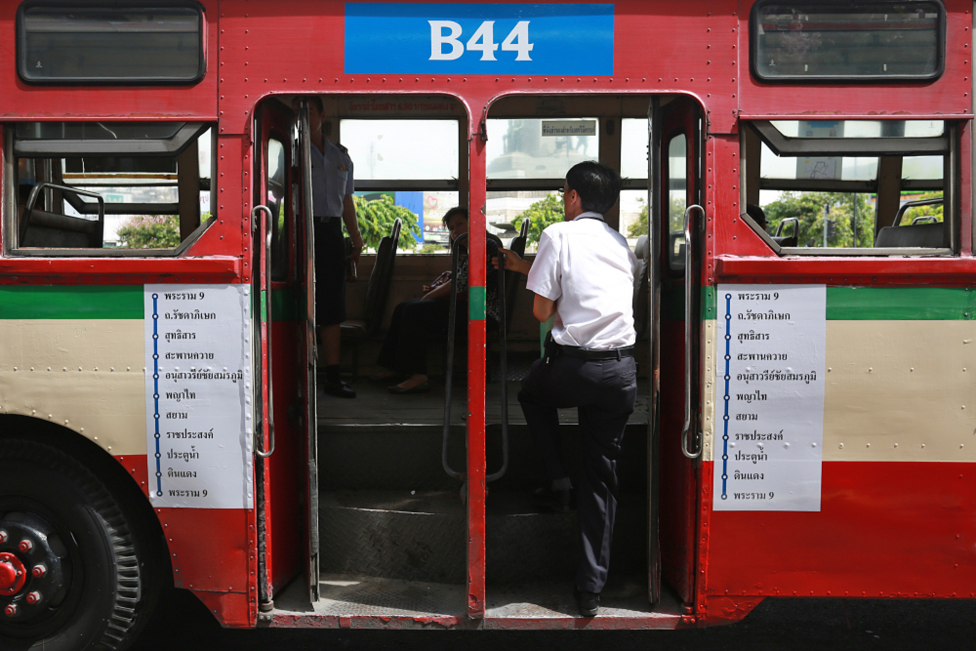 Confusion reigns on first day of new bus system