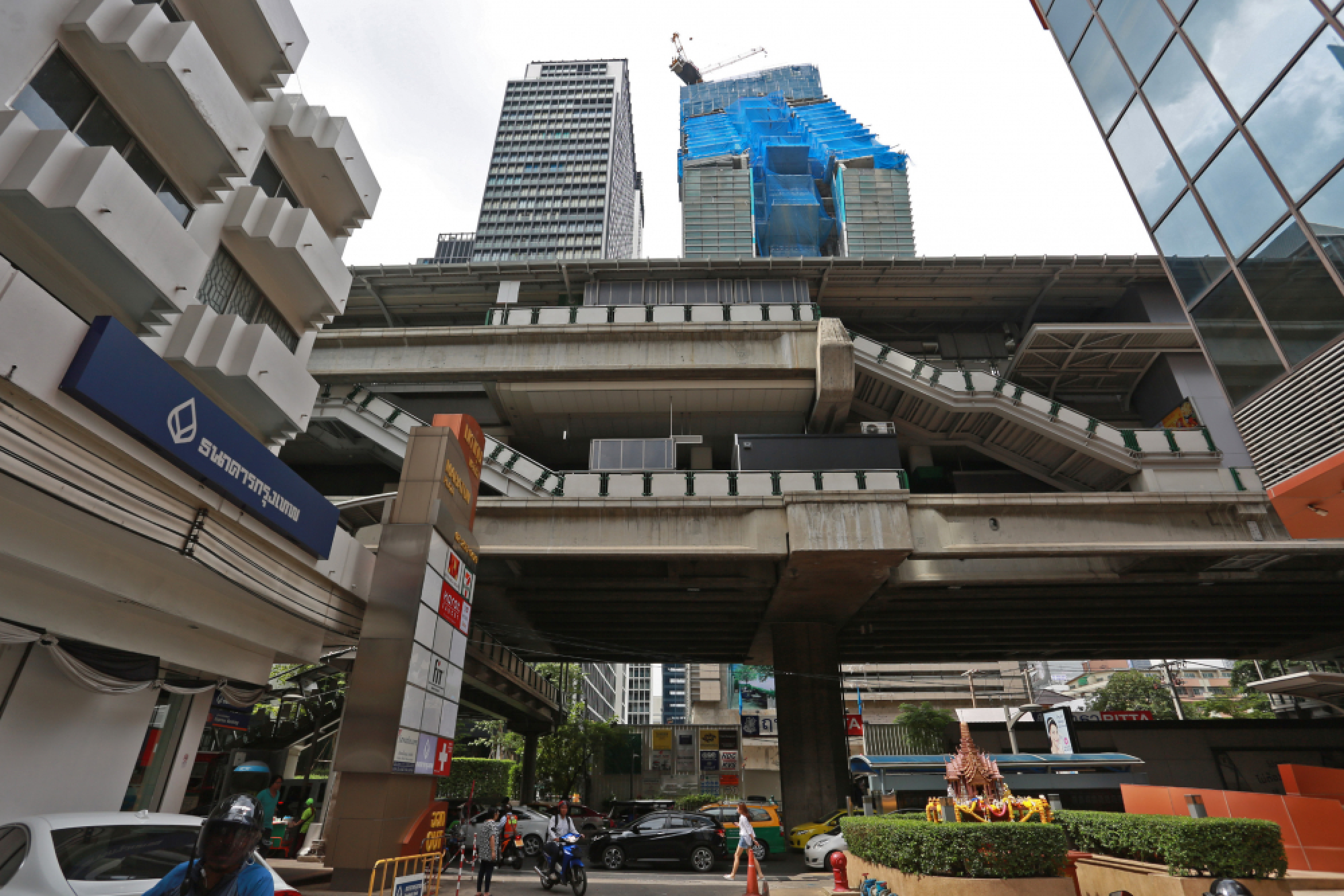 Hotel with unusual design isn’t falling down: experts