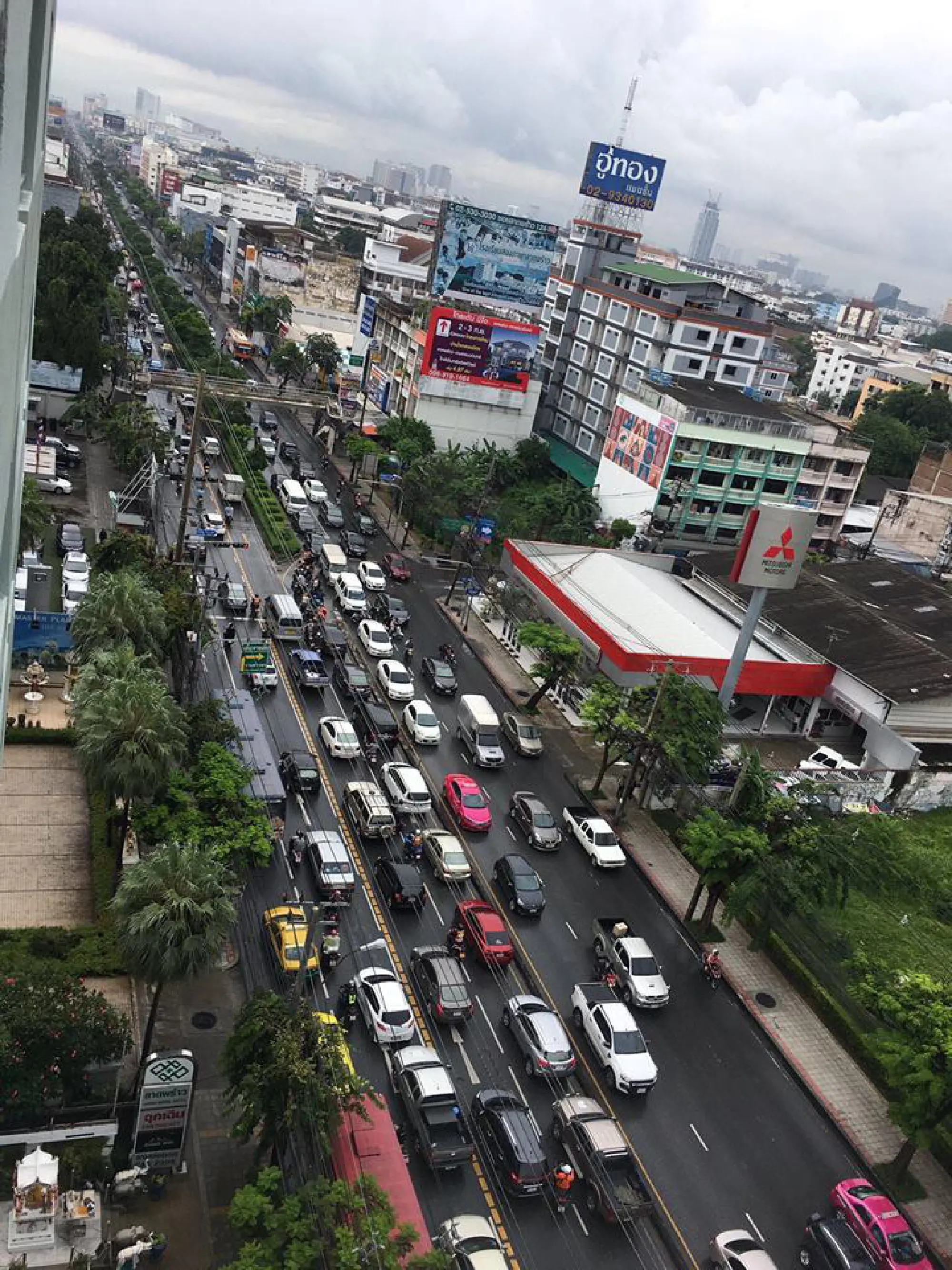 Overnight rains cause traffic snarls in Bangkok
