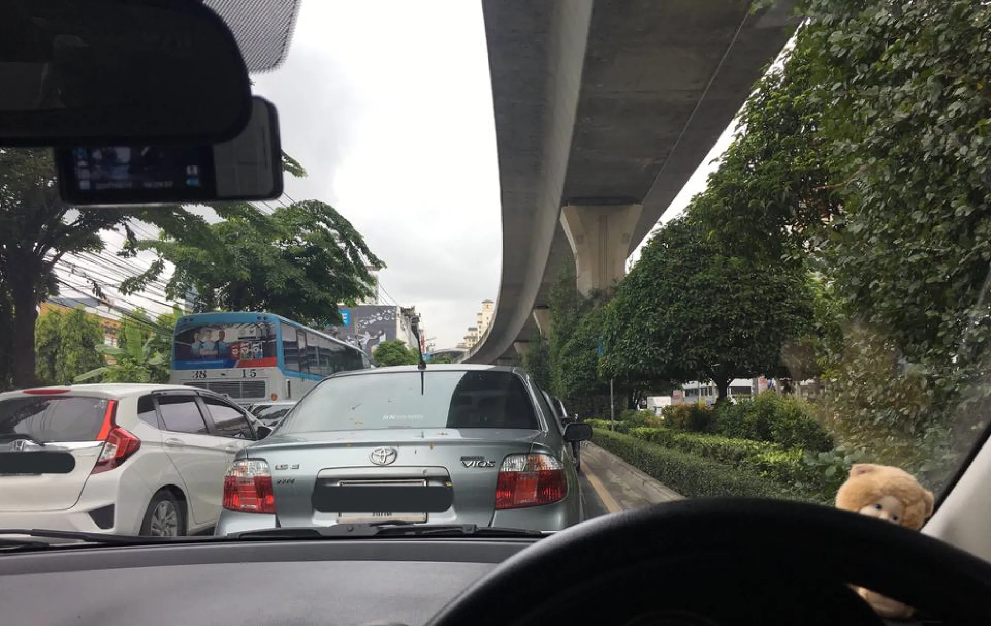 Overnight rains cause traffic snarls in Bangkok