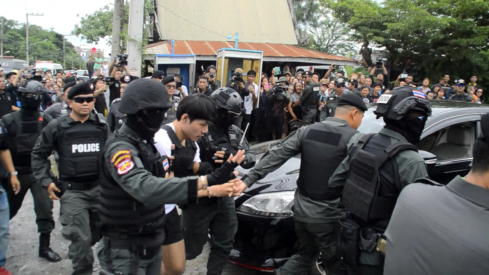 Hundreds watch re-enactment of murder case in Ayutthaya