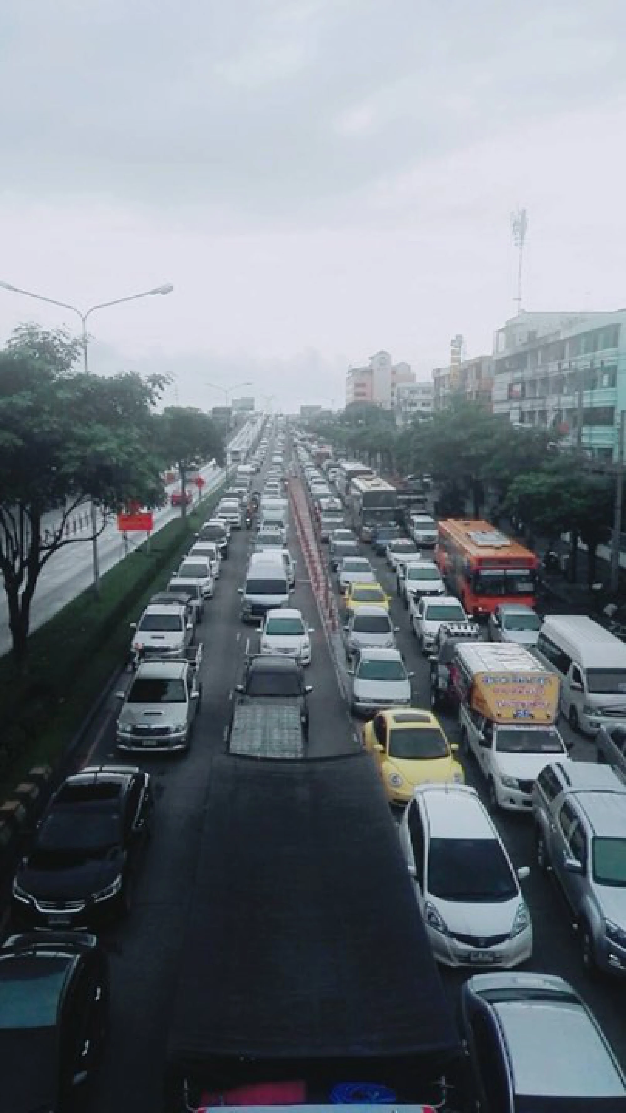 Overnight rains cause traffic snarls in Bangkok