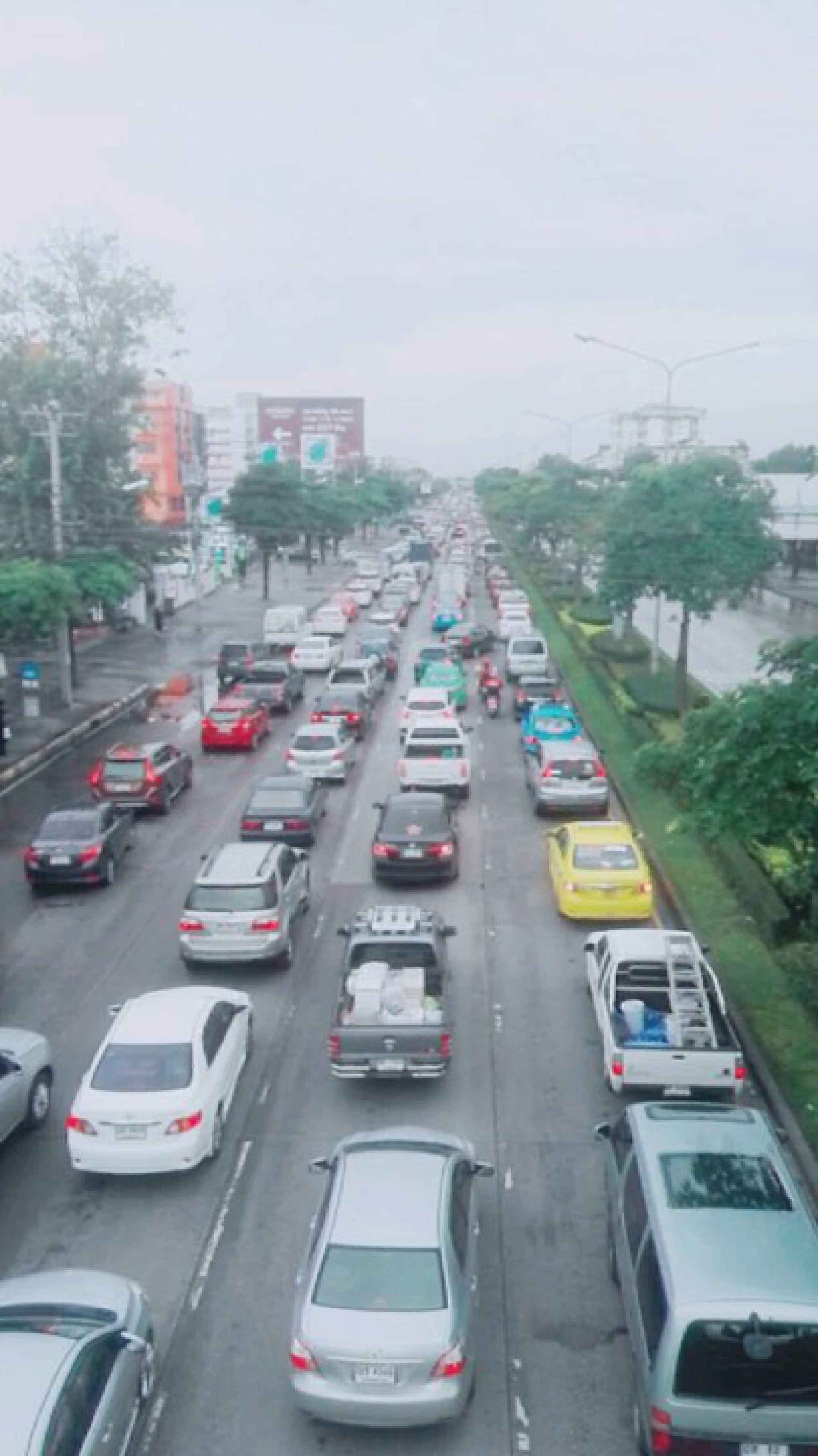 Overnight rains cause traffic snarls in Bangkok