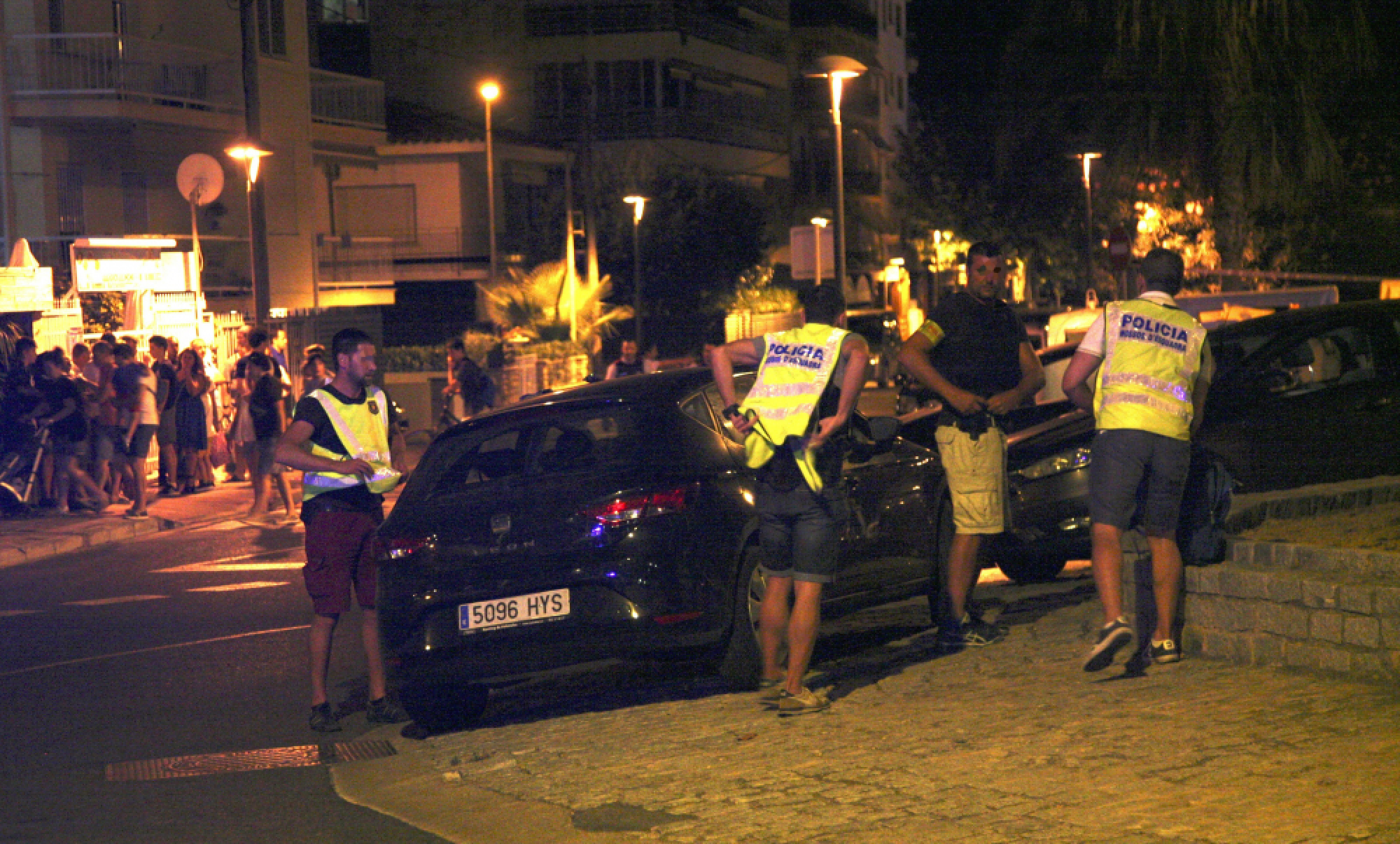 Spanish police in manhunt for driver who killed 13 in Barcelona rampage