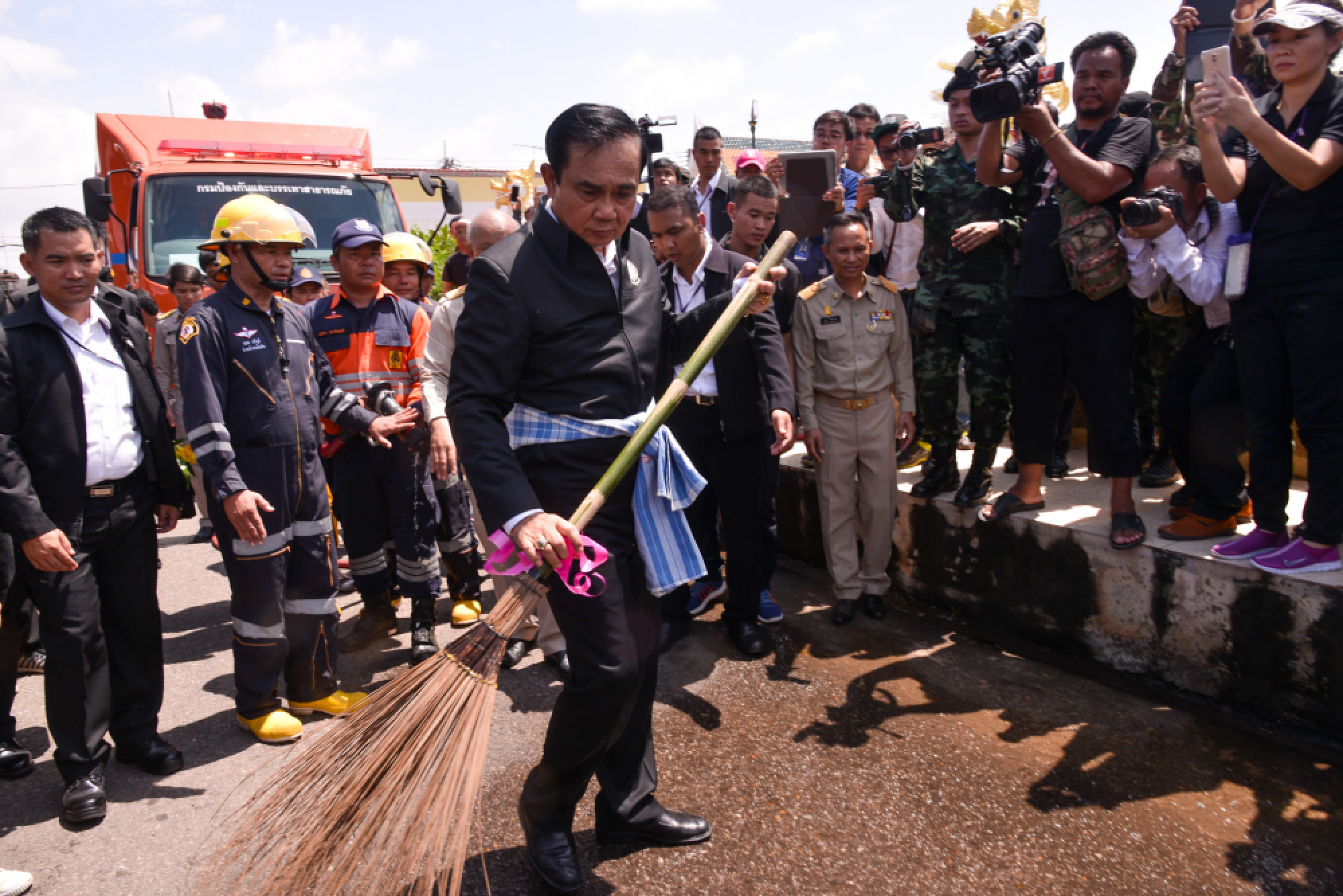 King instructs authorities to improve water management