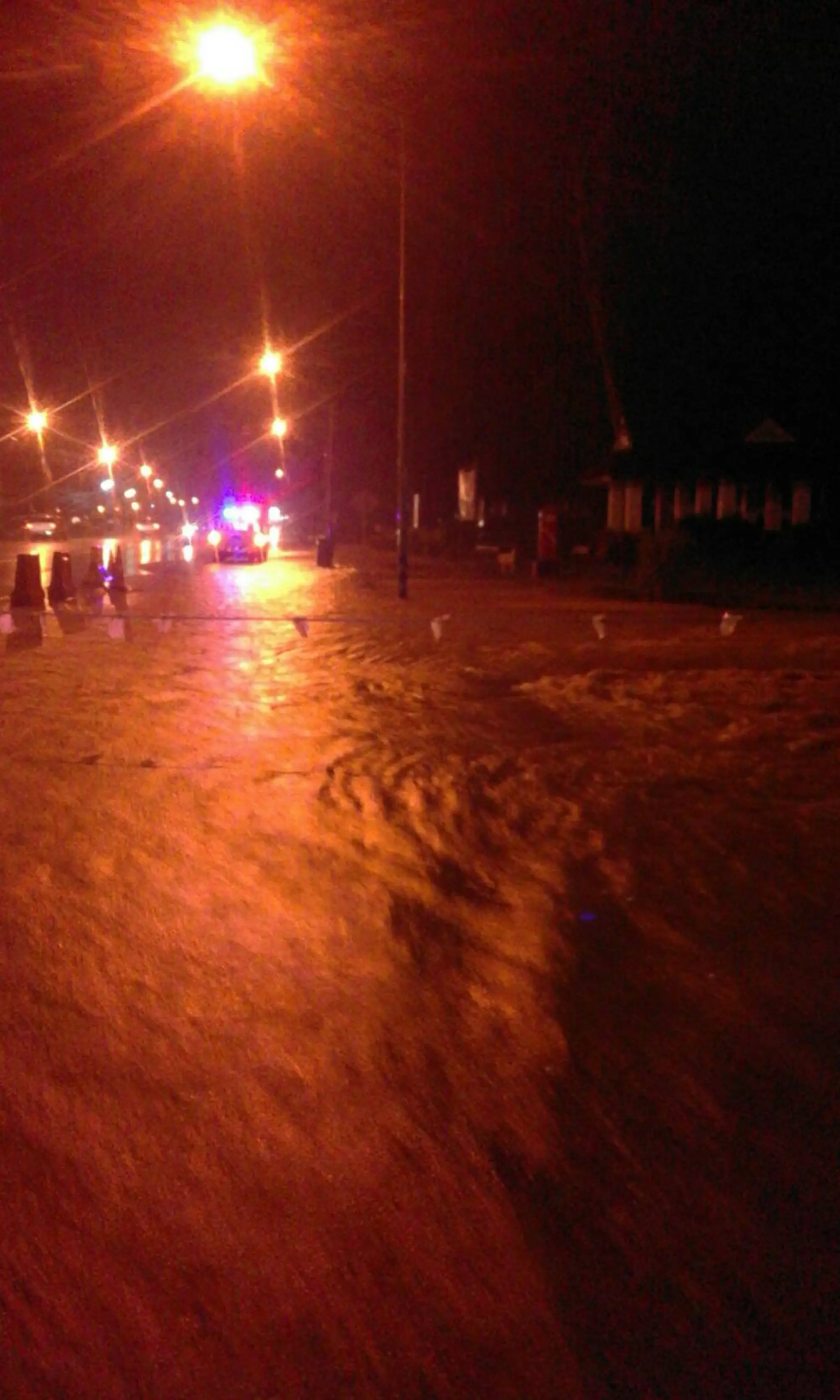 Flash floods hit Phang Nga road and village
