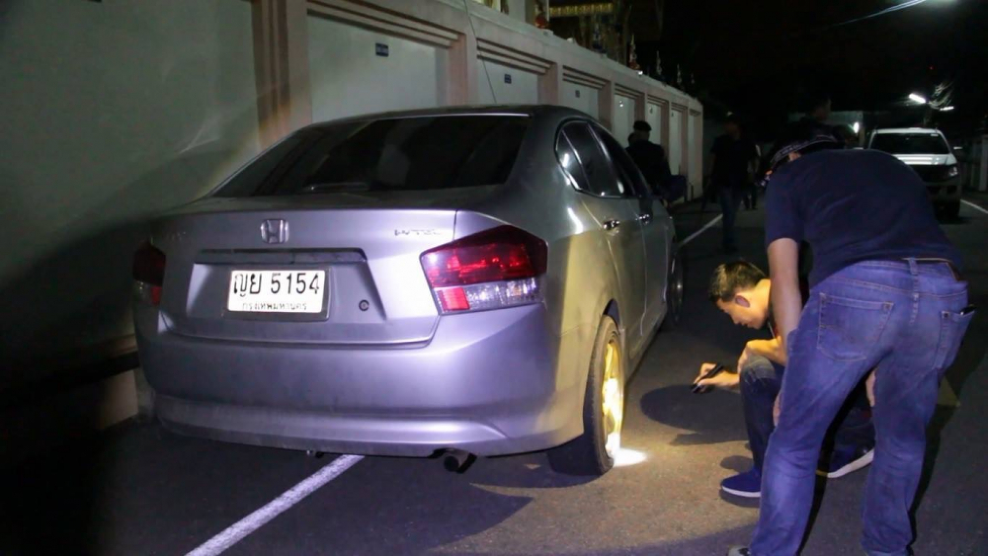 Drugs suspects escape down dark Chiang Rai alley