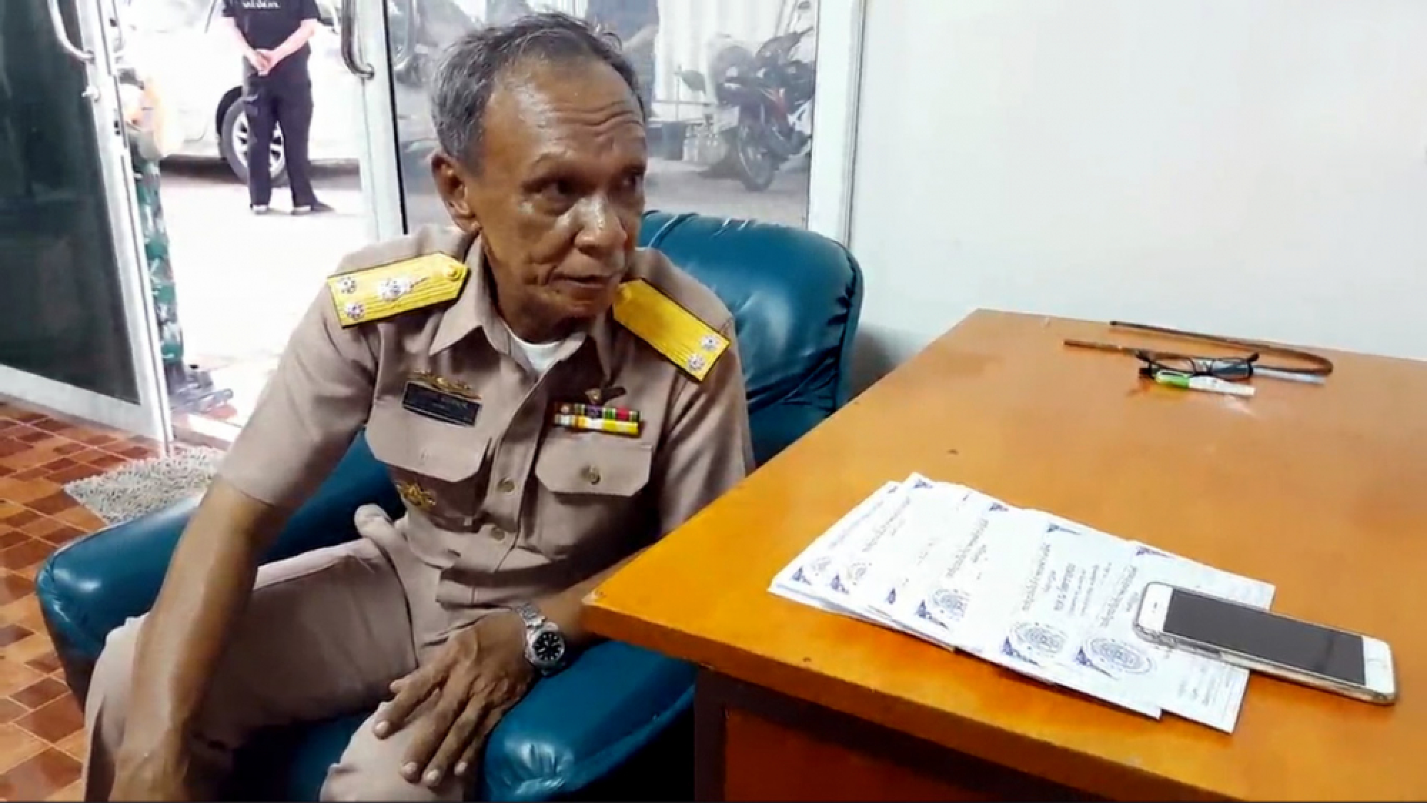 Con man dressed as rear admiral arrested