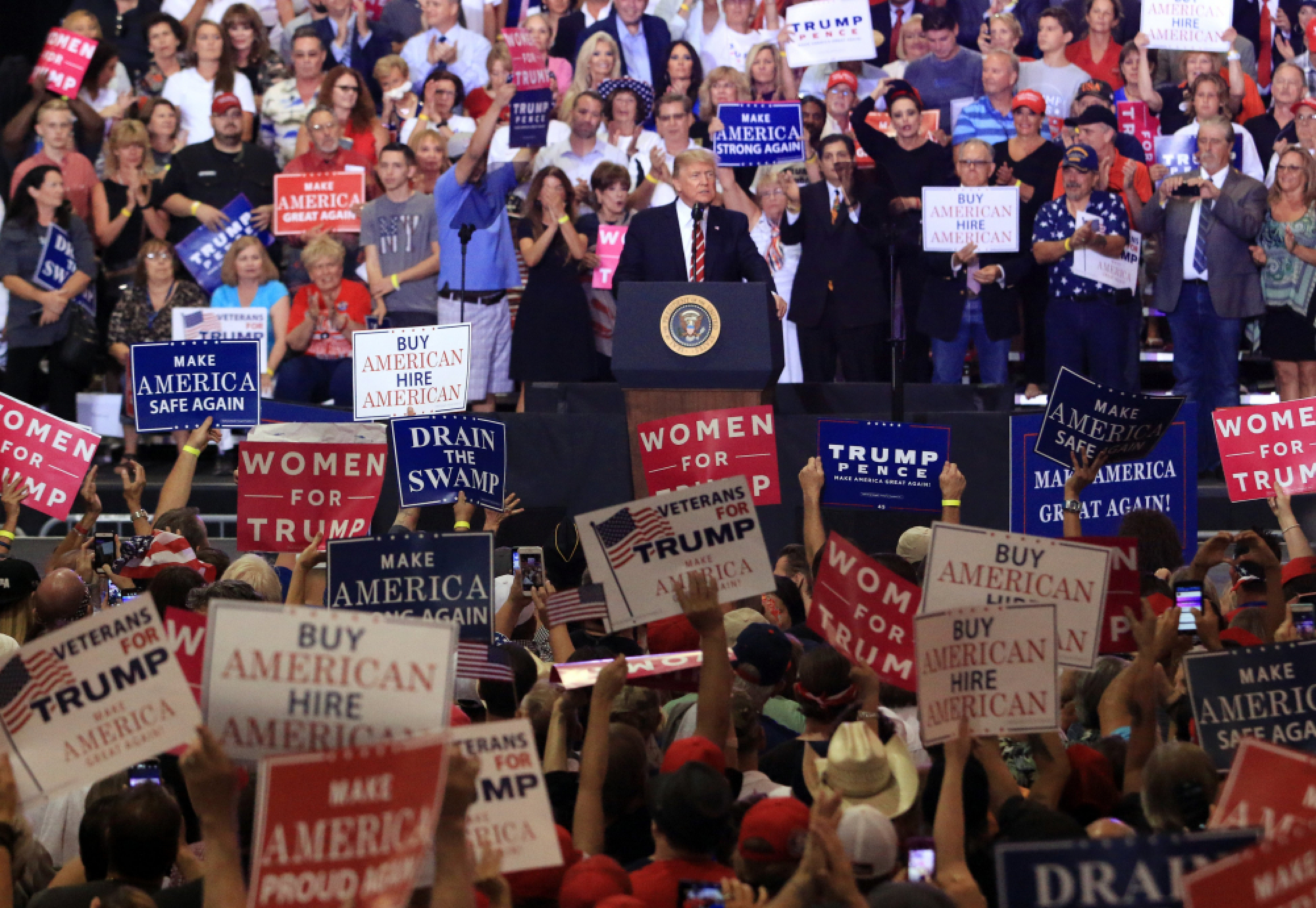 Trump lashes out at media in Arizona rally