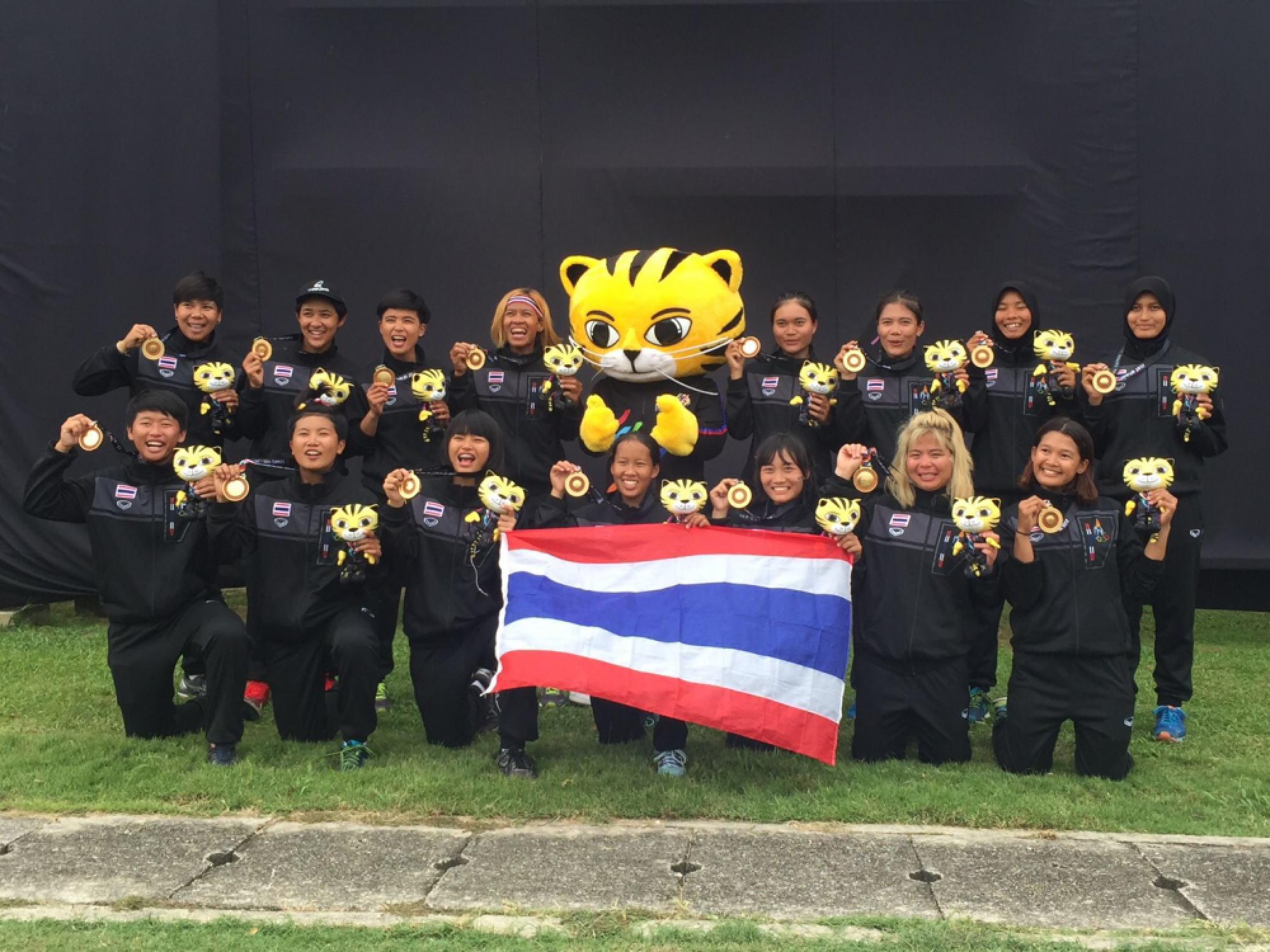 Ramnarong, Julanan stay perfect to claim gold