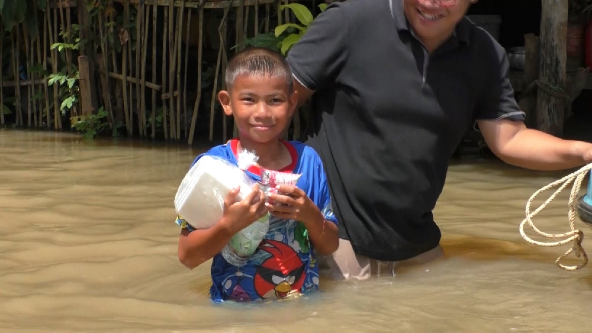 Prayut raises Bt260 million for flood victims