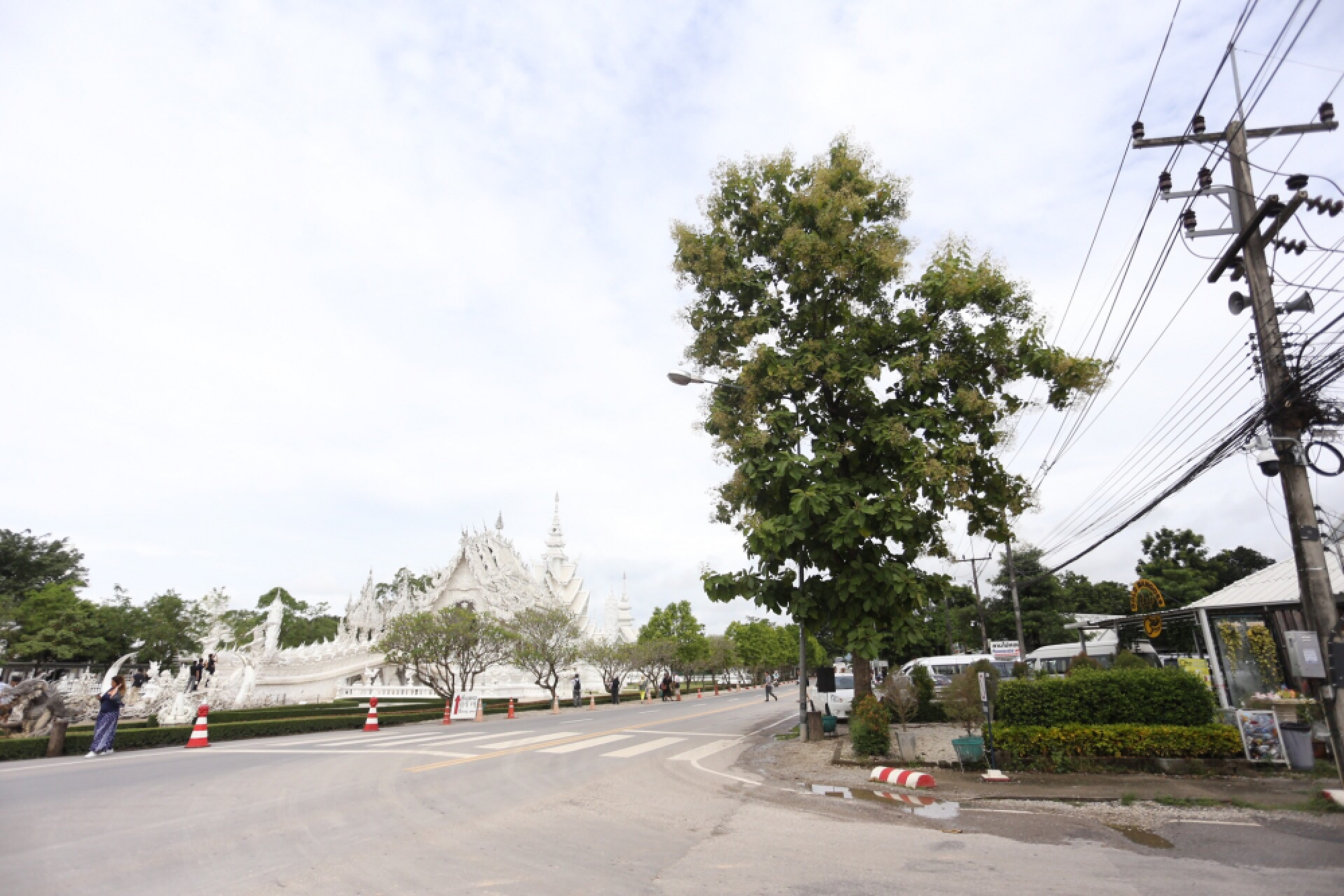 At last, unobstructed views of famous Wat Rong Kun