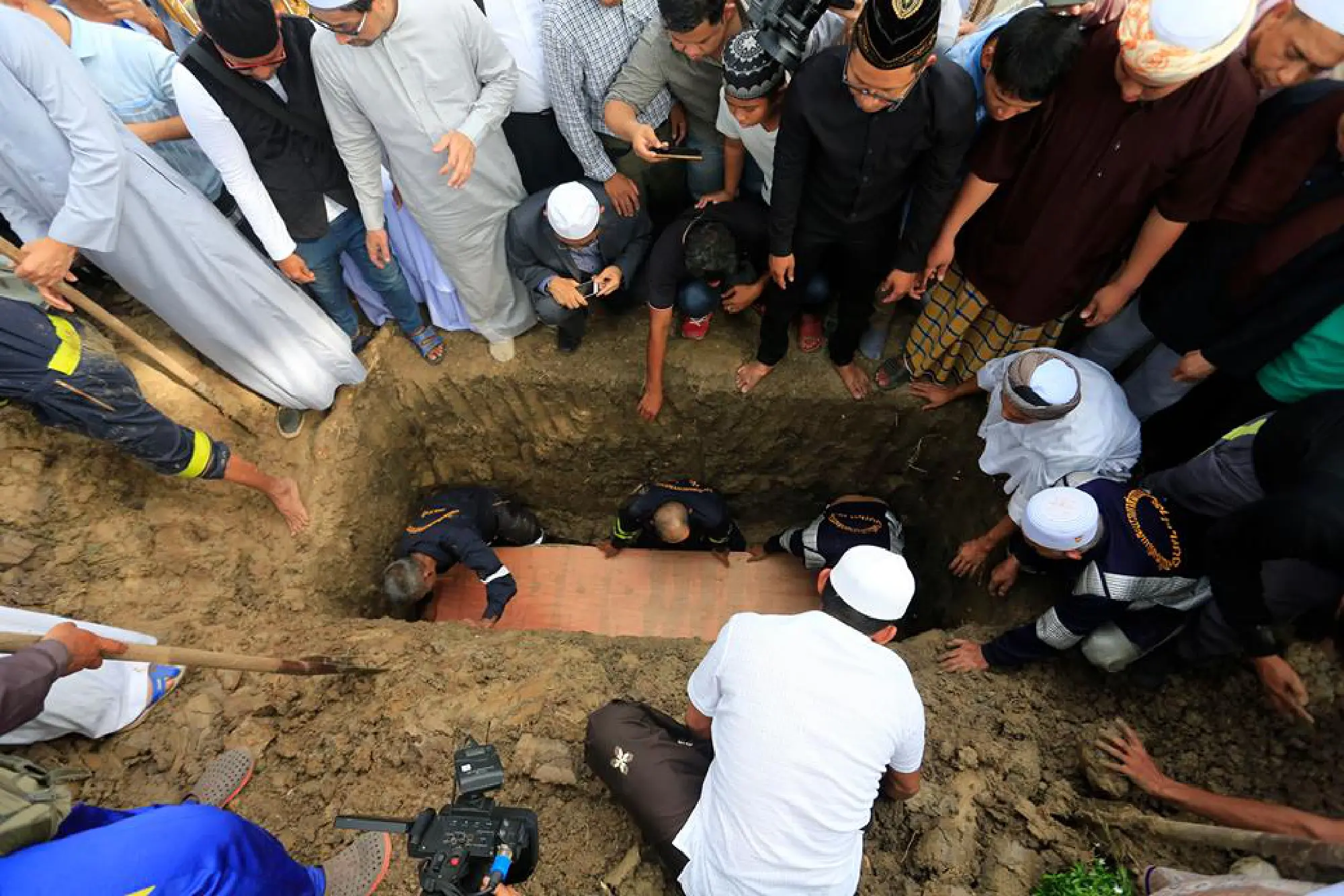 Former foreign minister Surin buried