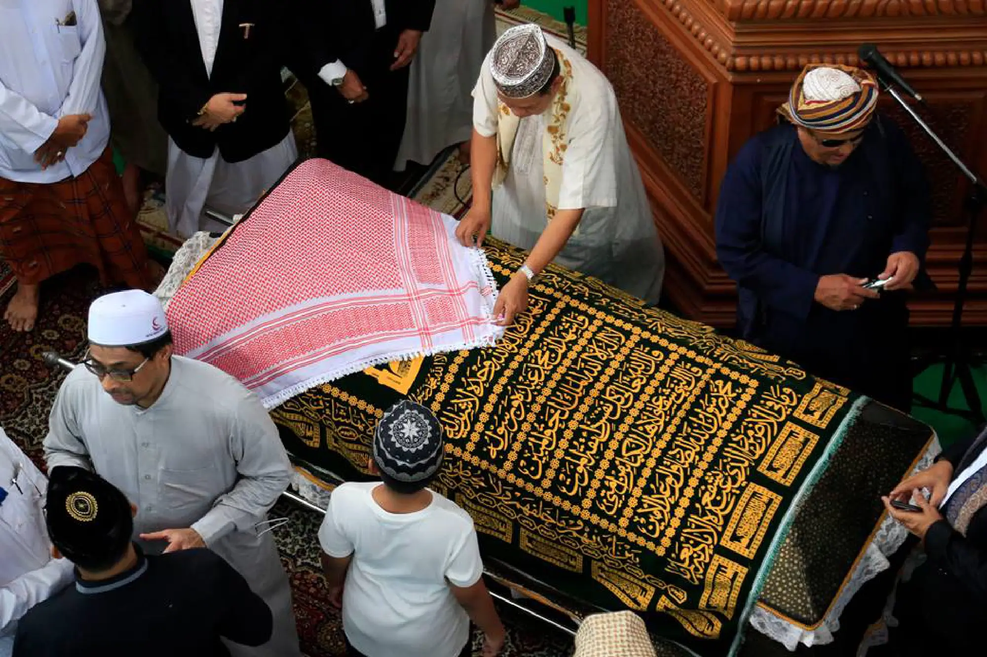 Former foreign minister Surin buried