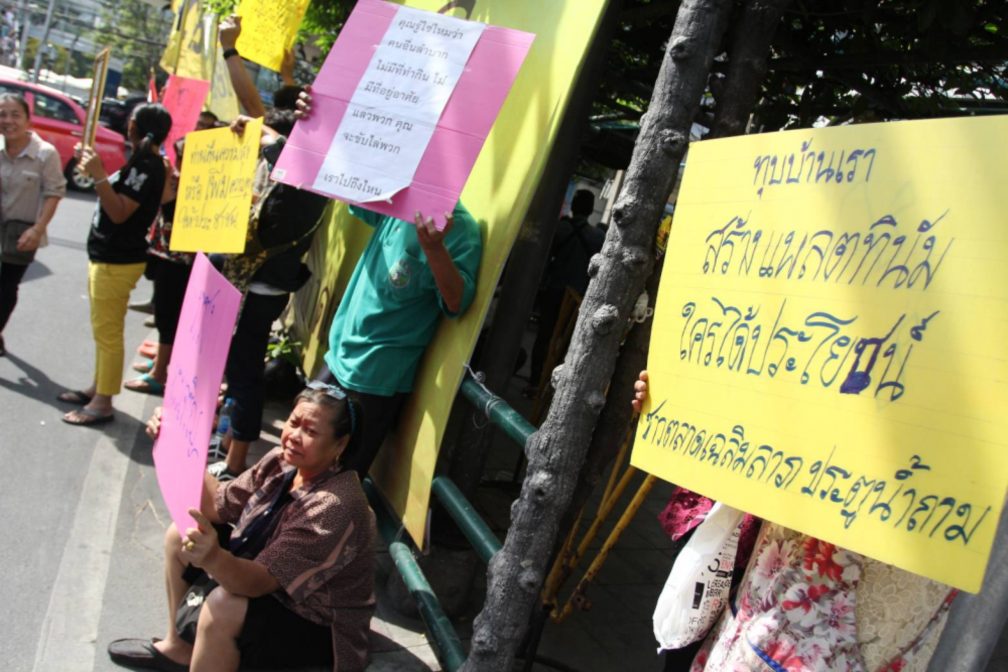 Market eviction protest clogs Pratunam traffic