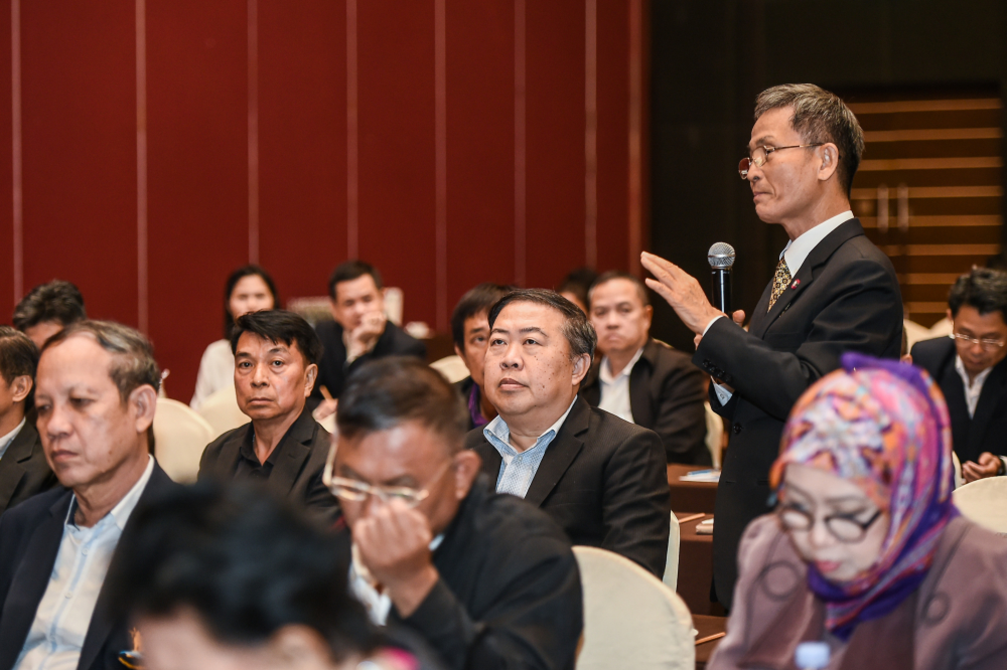 Media reform session hears call to take back TV licences