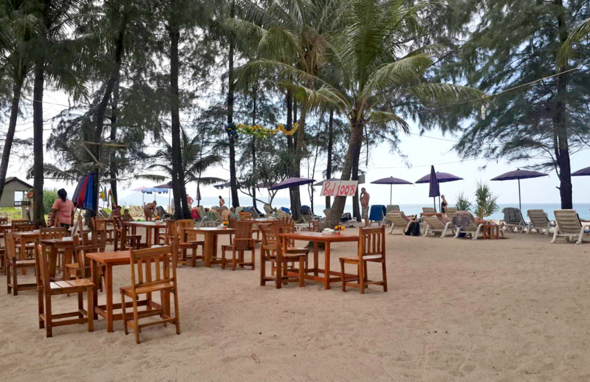Few restaurants resist ruling to vacate beach land