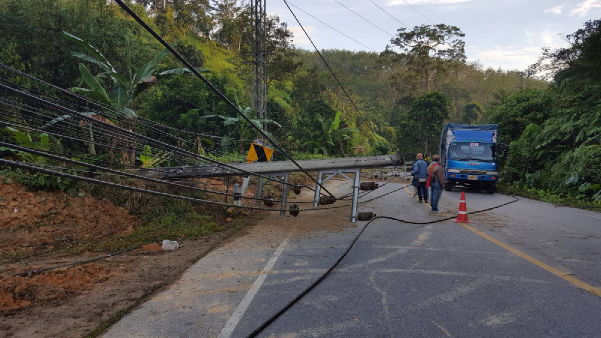 Five injured in series of attacks in Narathiwat