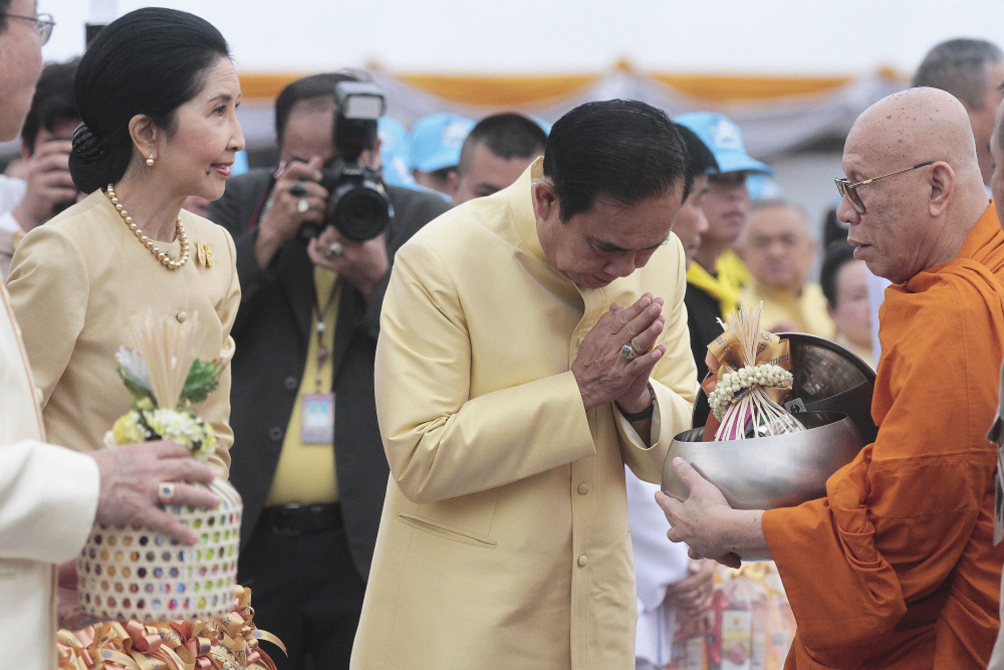 Thais across the country commemorate late King’s birthday with good deeds