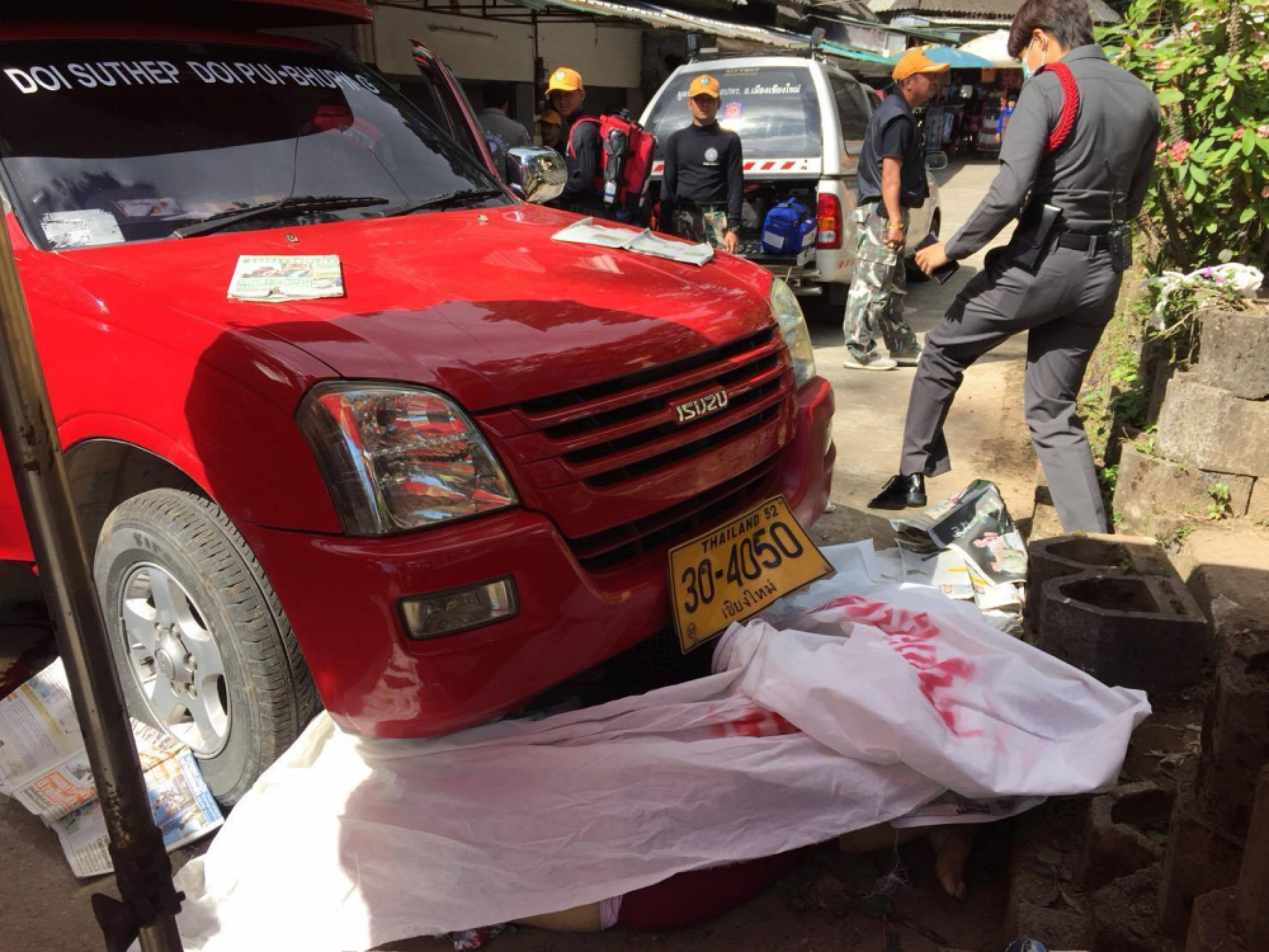 Tourists crushed by ‘red car’ in Chiang Mai