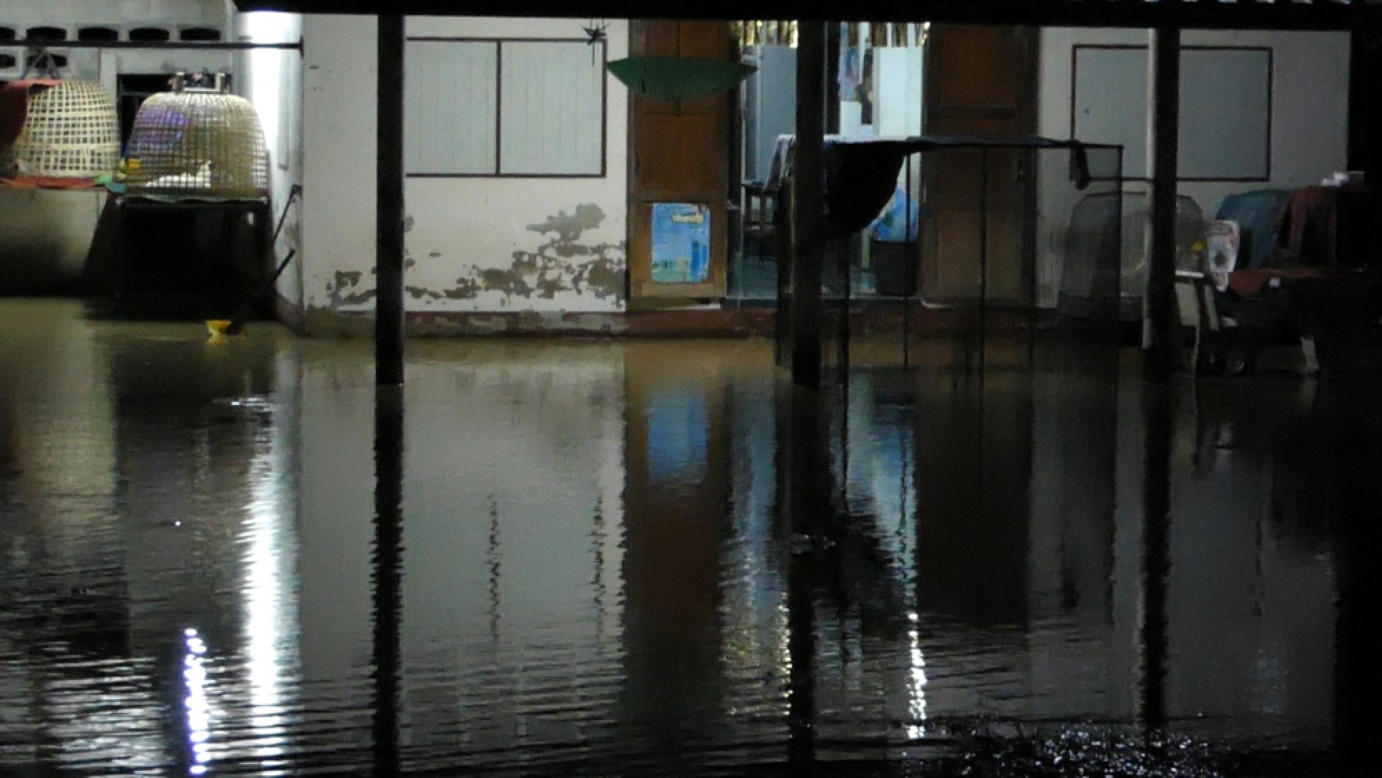 Chumphon’s main intersection hit by flash floods