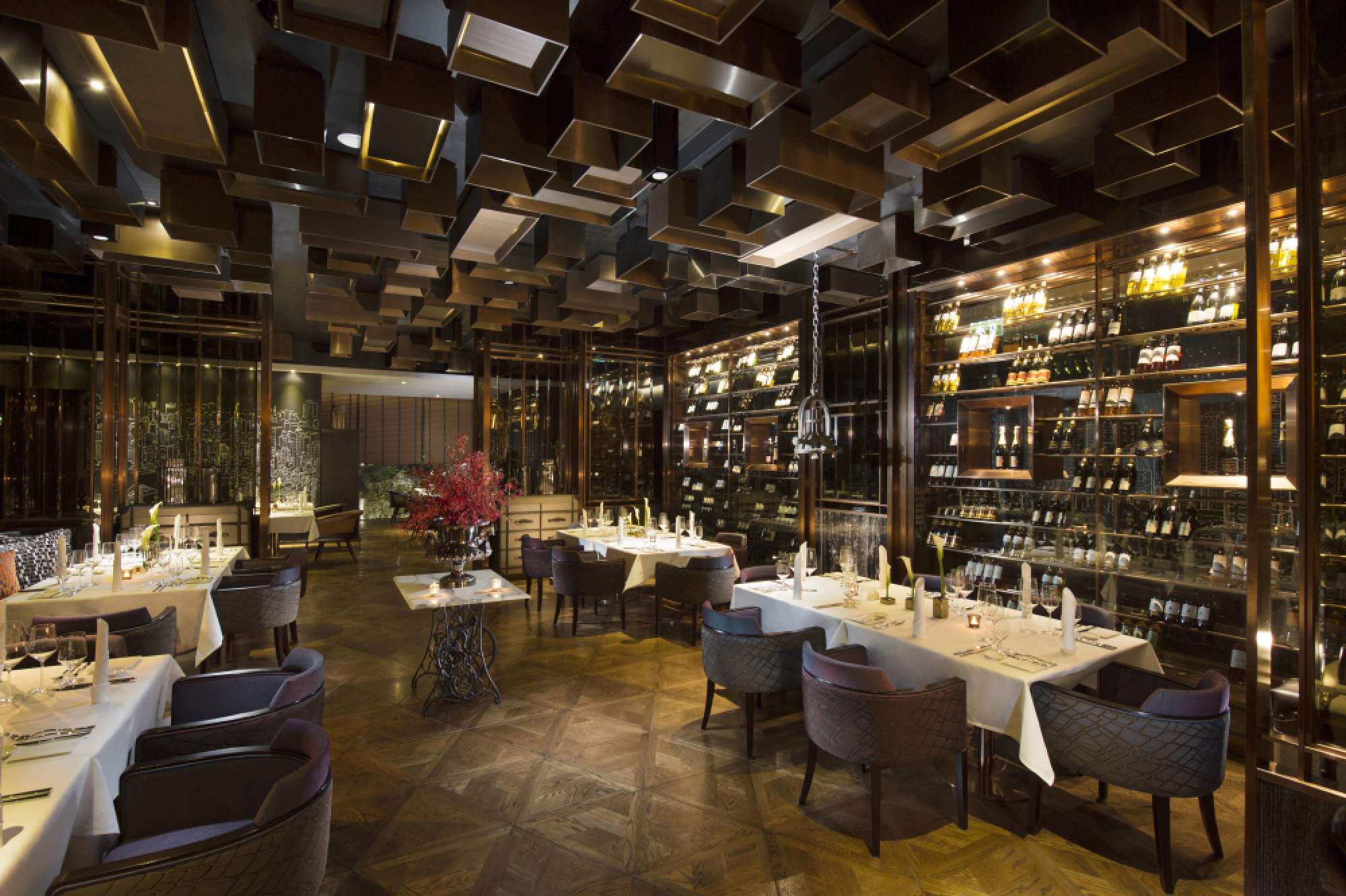 Scalini slices into steak