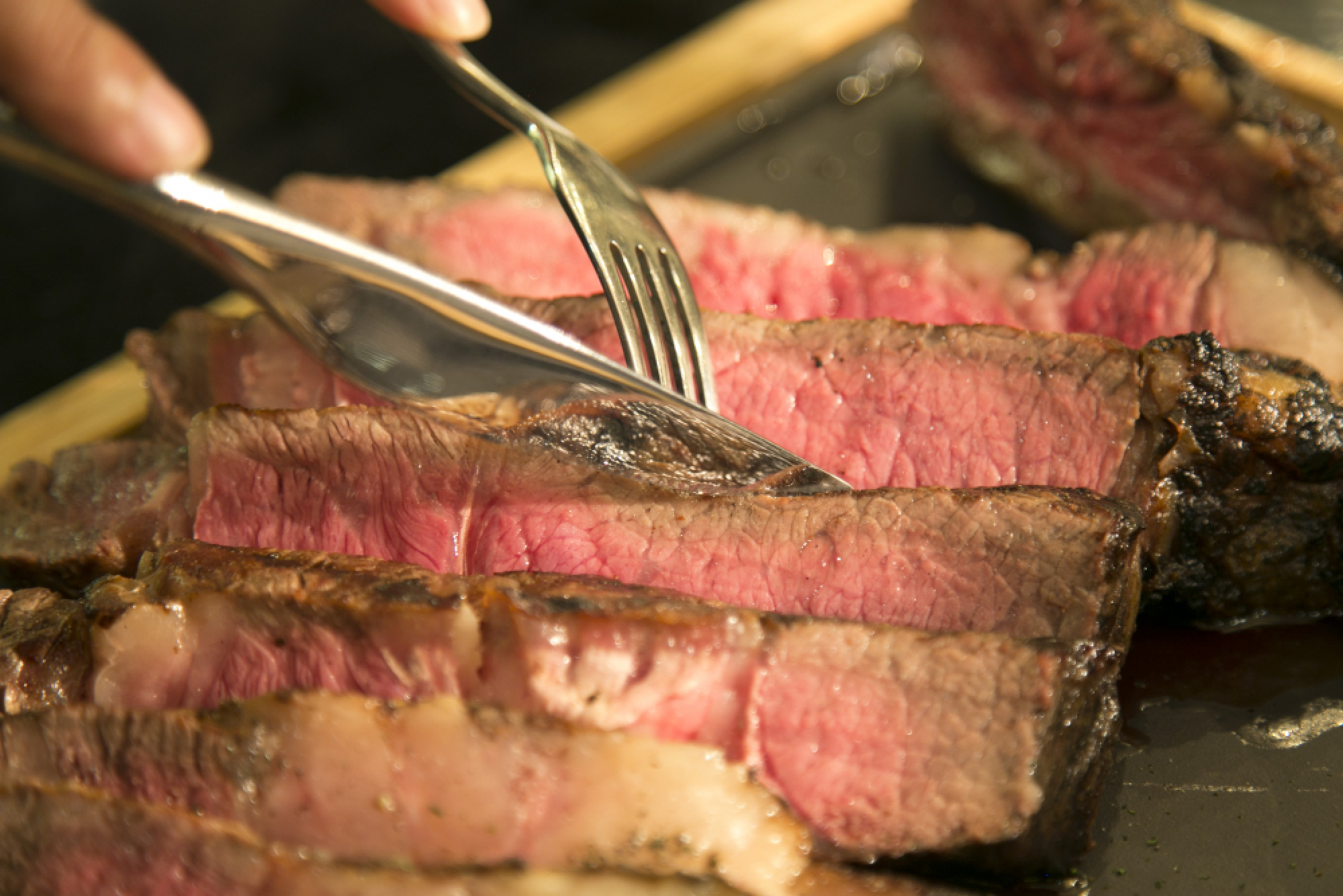 Scalini slices into steak