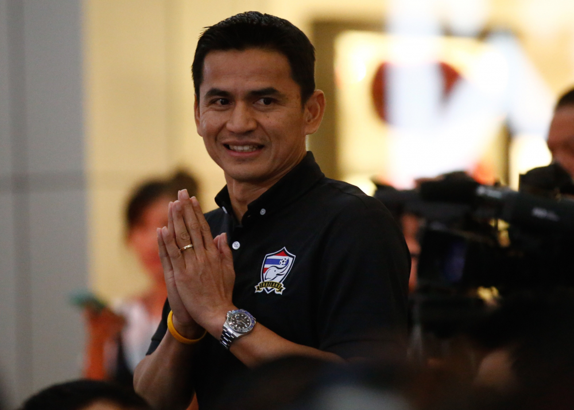 Thailand coach Kiatisak signs new deal on deadline