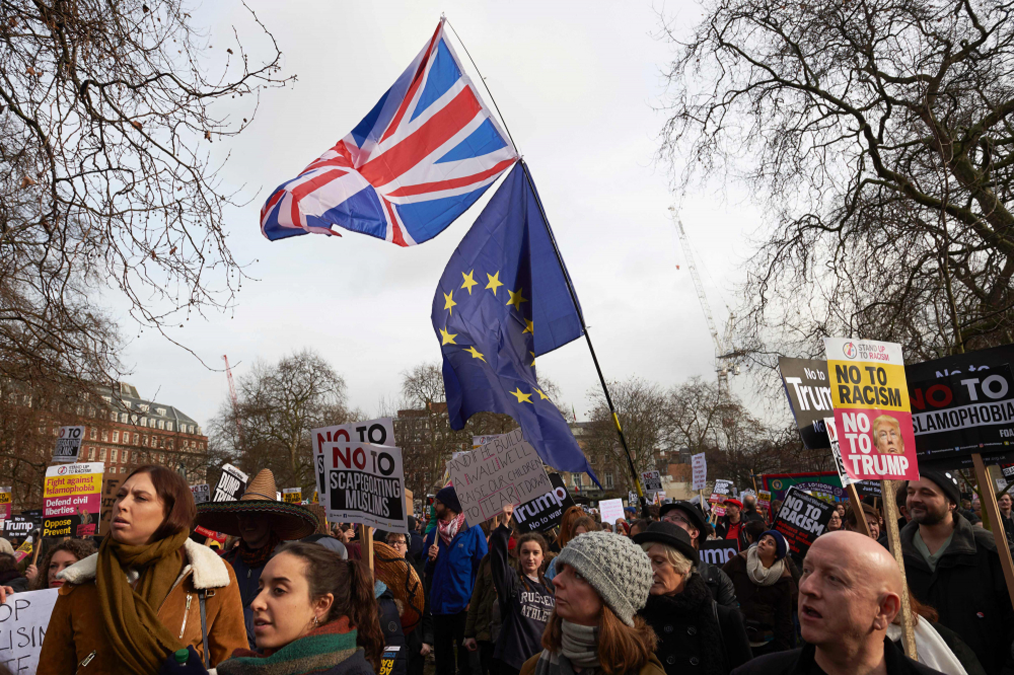 Thousands protest in US, Europe over Trump travel ban