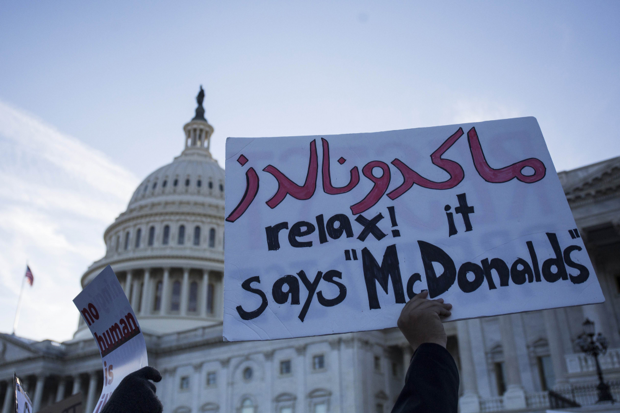 Thousands protest in US, Europe over Trump travel ban