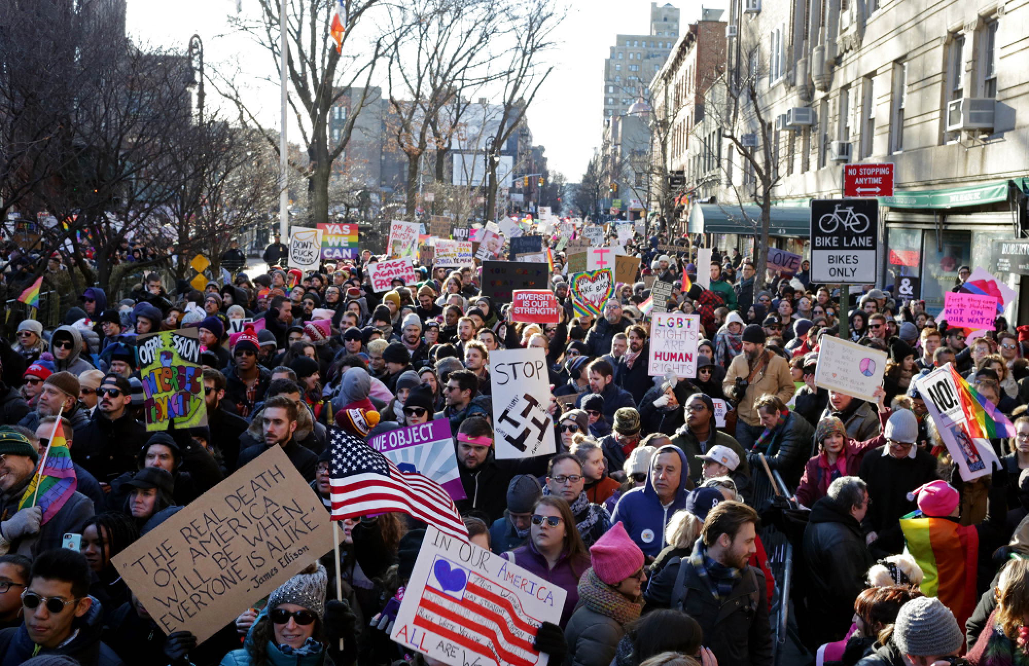 Thousands protest in US, Europe over Trump travel ban