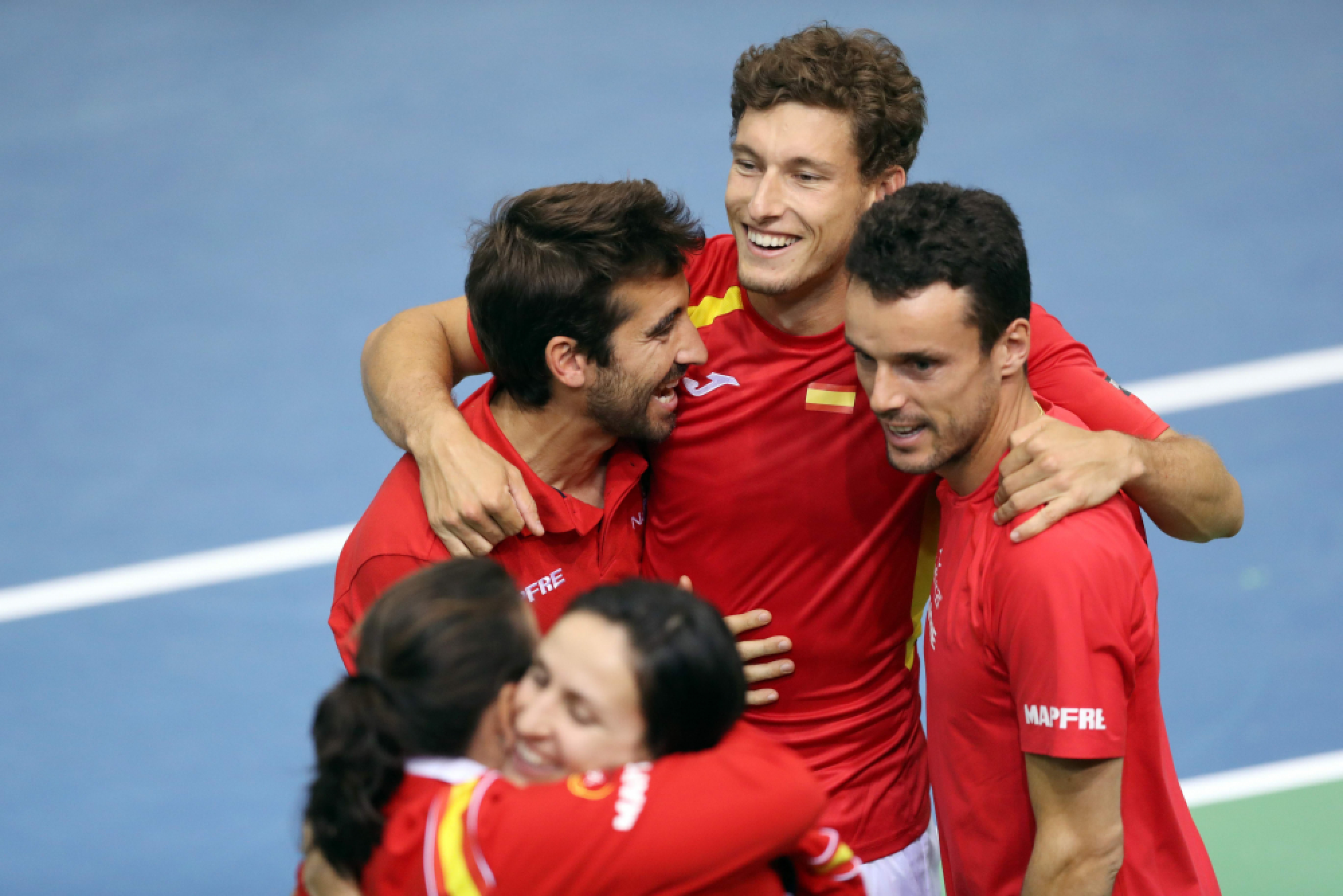 Britain, Spain advance in Davis Cup, rain halts Argentina