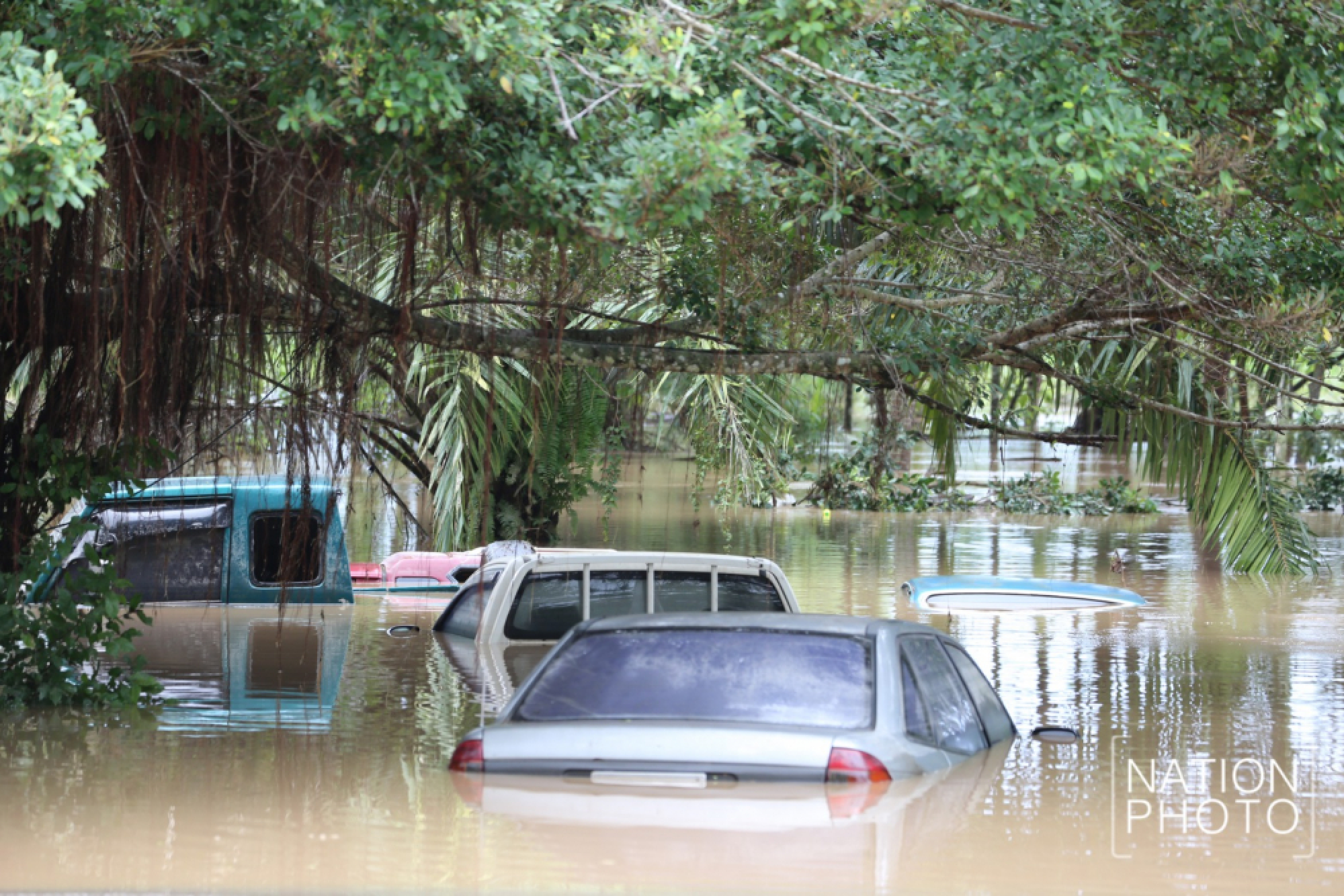 Prayut orders officials to speed up efforts to alleviate Bang Saphan flooding