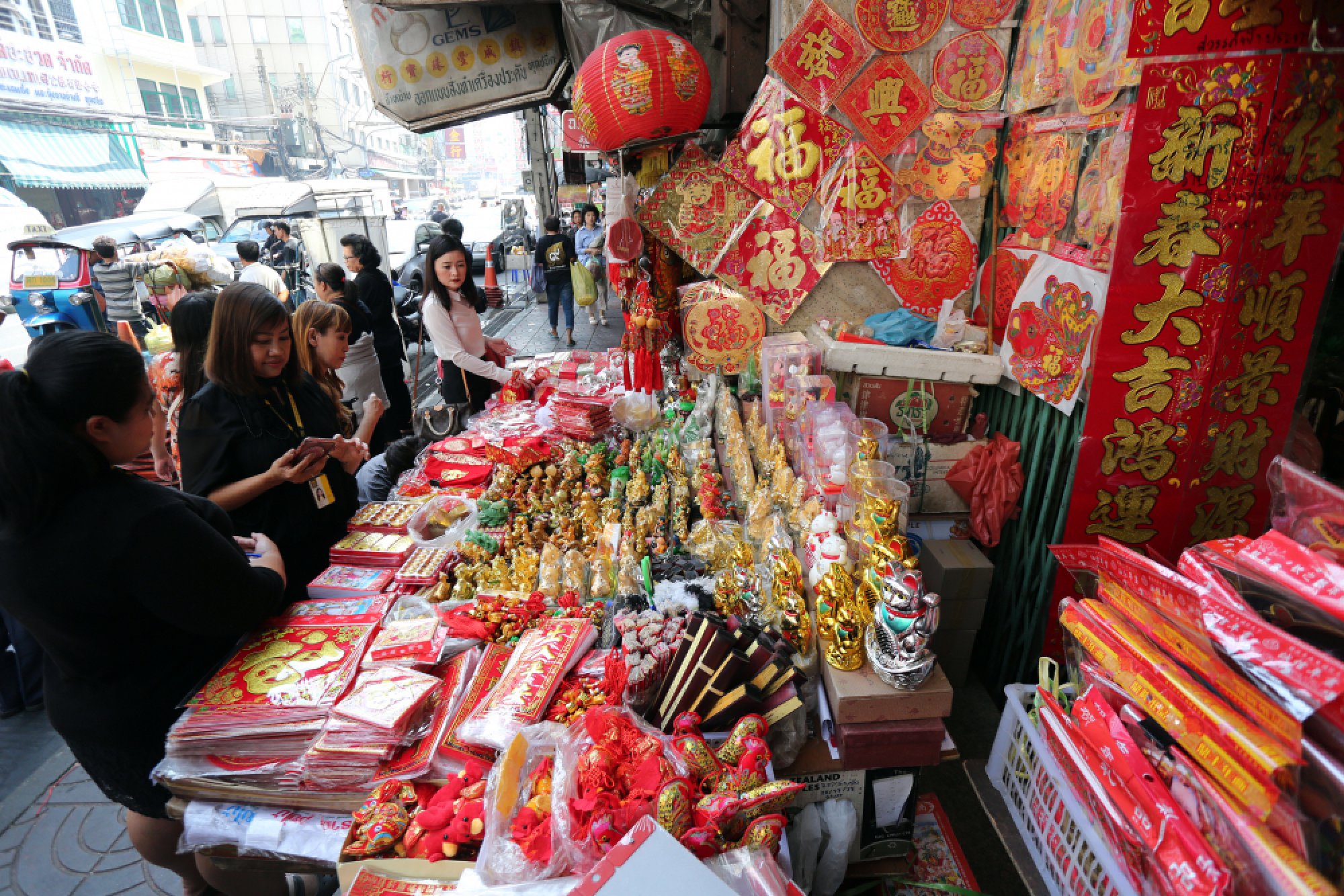 Seizing opportunities from tourists during Chinese New Year 