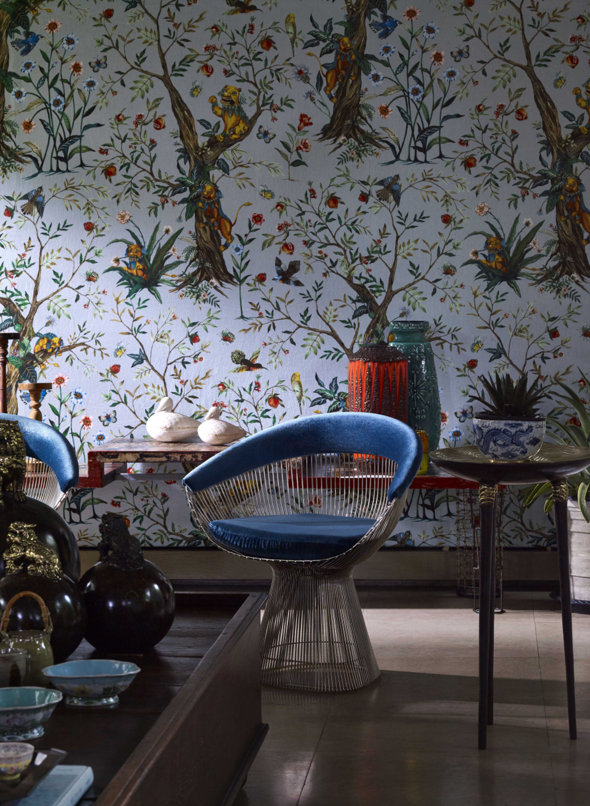 Jim Thompson drapes Paris