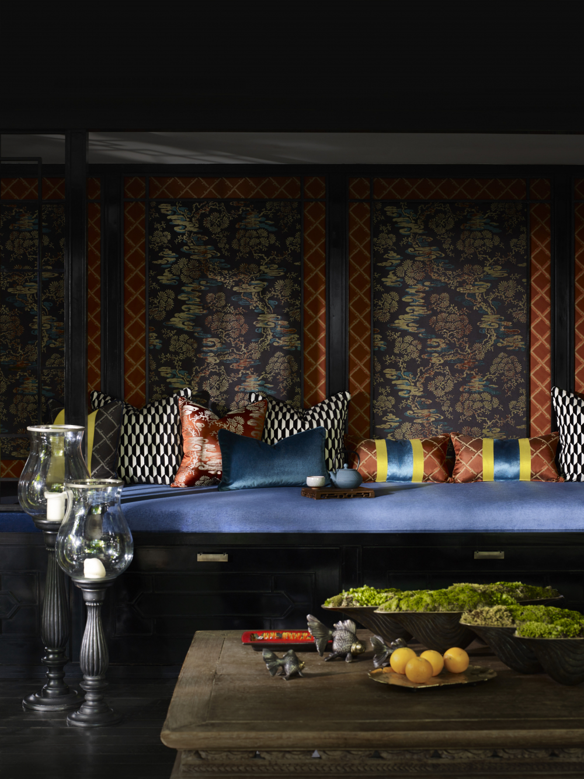 Jim Thompson drapes Paris