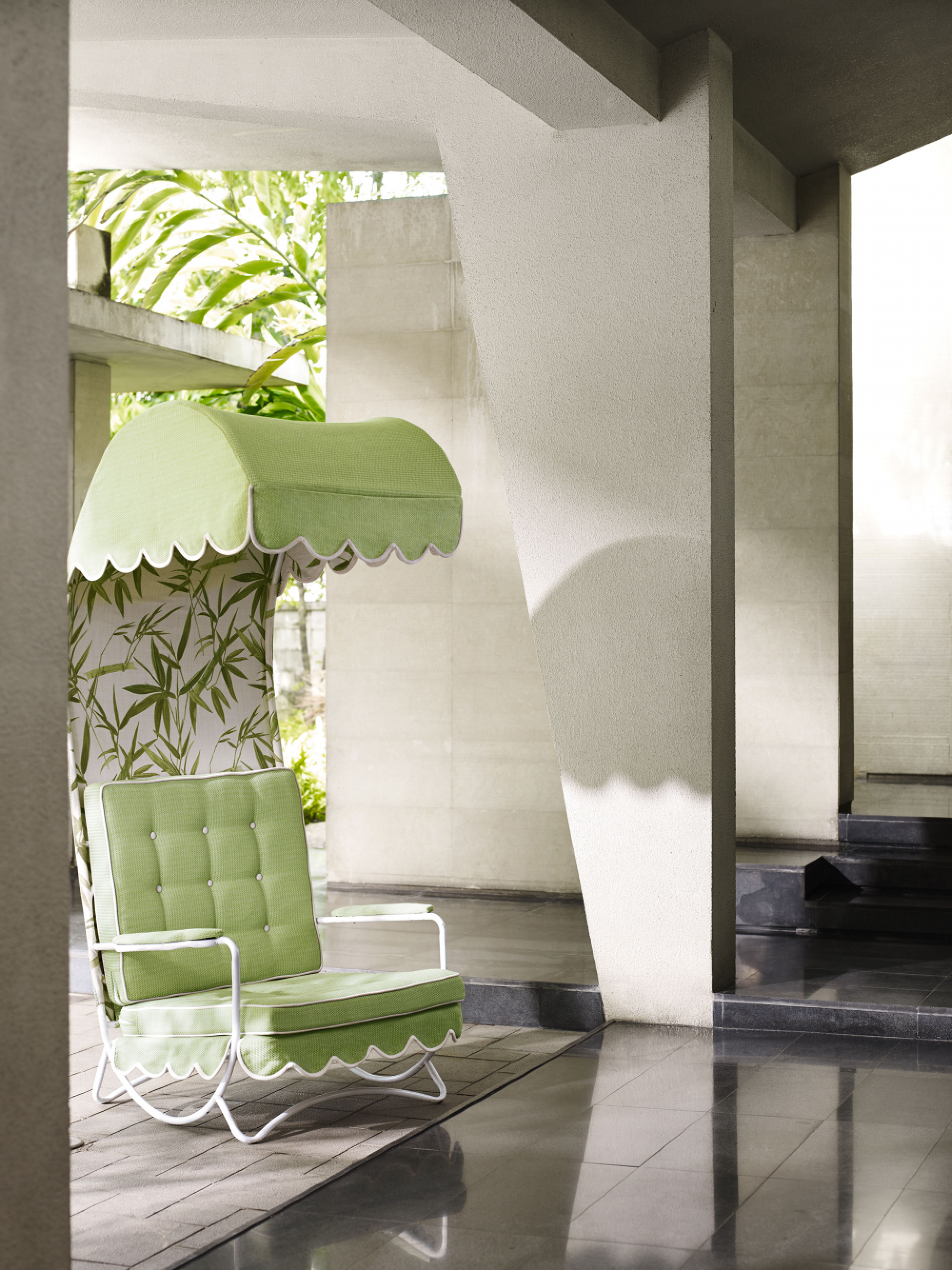 Jim Thompson drapes Paris