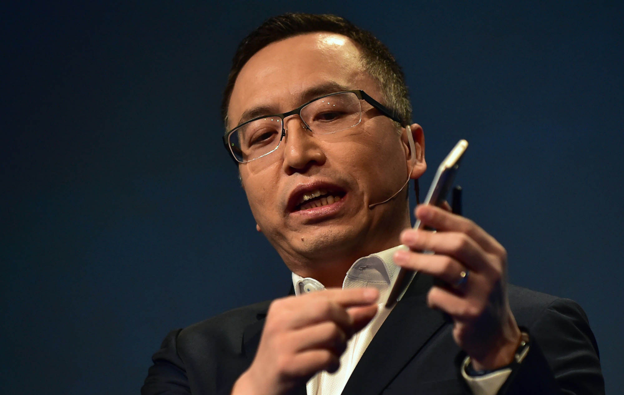 Global launch by Huawei of new mid-range smartphone