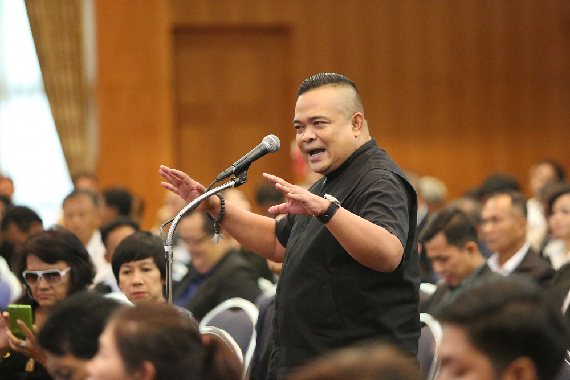 Democrat, Pheu Thai shun national forum 