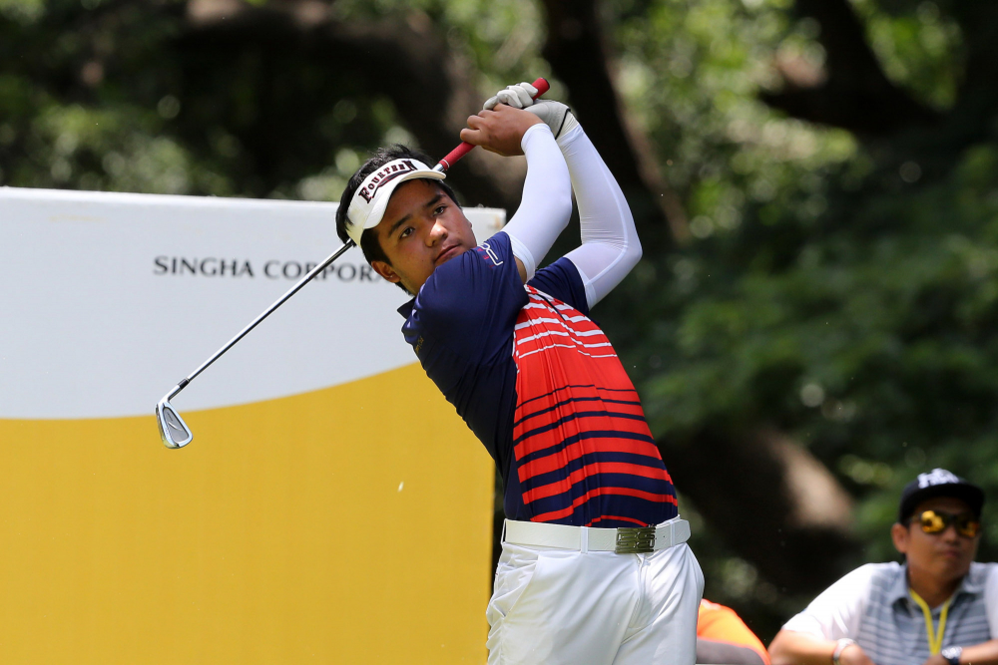 Teen Suradit keeps Jazz, Chawalit at bay, emerges 