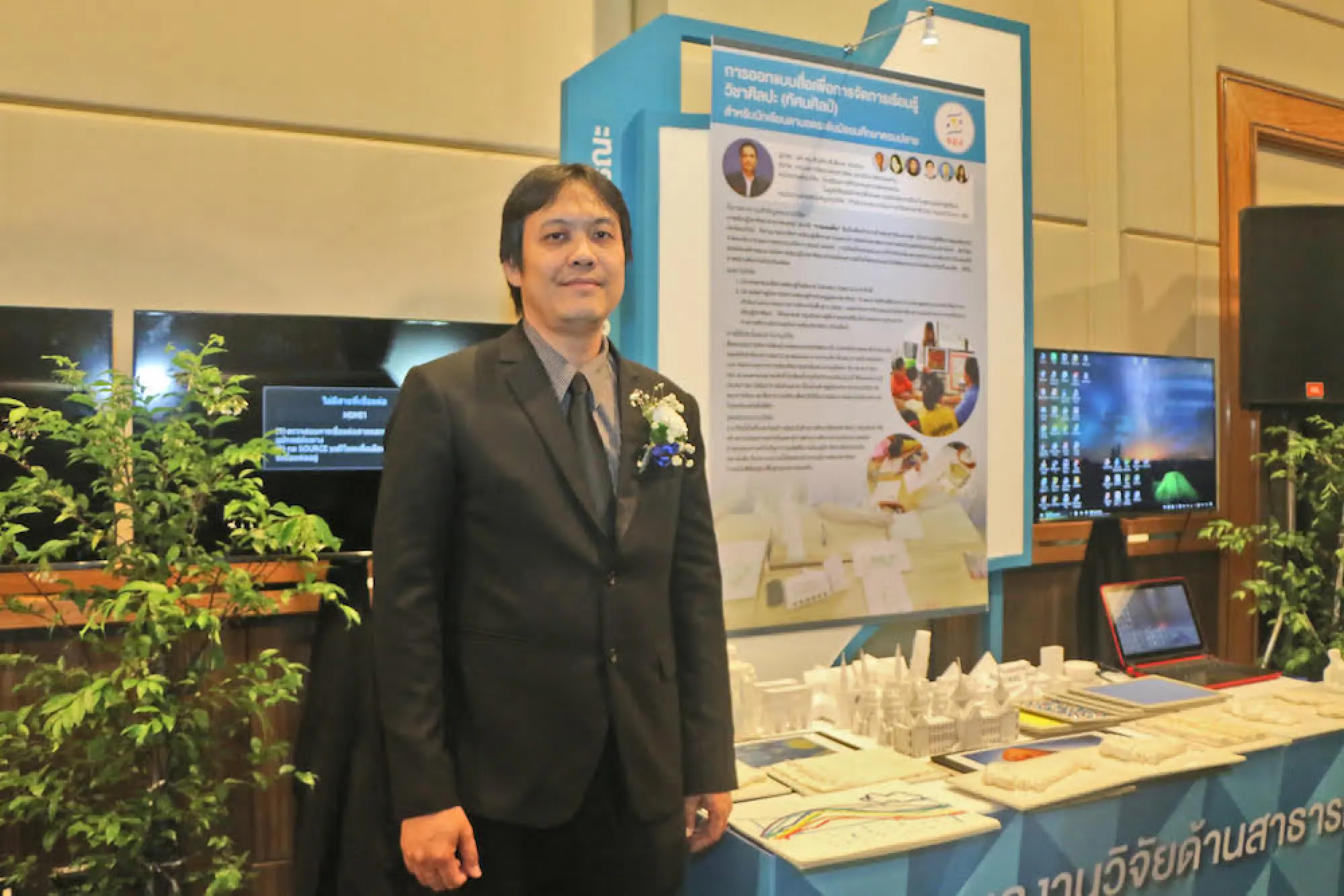 How blind students can "see" art